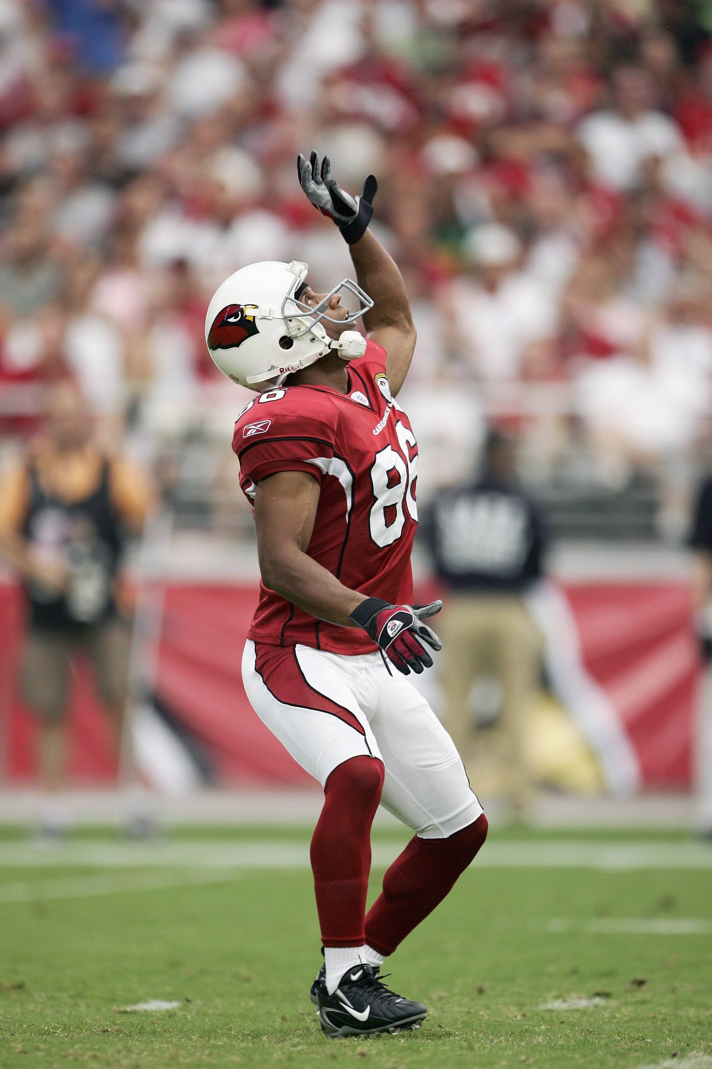GLENDALE, AZ - SEPTEMBER 10:  Punt returner Troy Walters #86 of the Arizona Cardinals signals a fair catch against the San Francisco 49ers during the game at Cardinals Stadium on September 10, 2006 in Glendale, Arizona. The Cards defeated the Niners 34-27