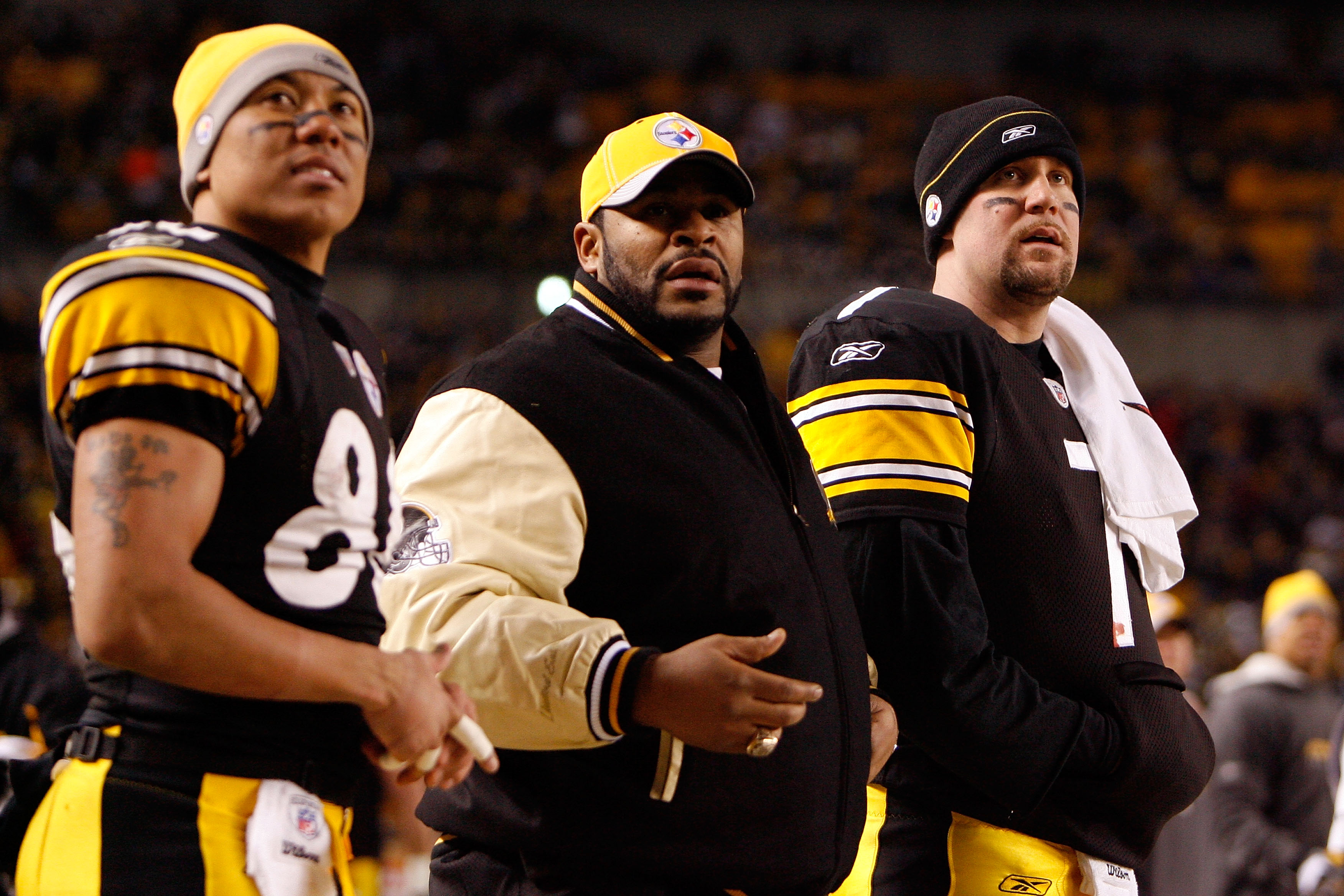 PITTSBURGH - JANUARY 11:  (L-R) Hines Ward #86, Jerome Bettis and Ben Roesthisberger #7 of the Pittsburgh Steelers look on from the sideline against the San Diego Chargers during their AFC Divisional Playoff Game on January 11, 2009 at Heinz Field in Pitt