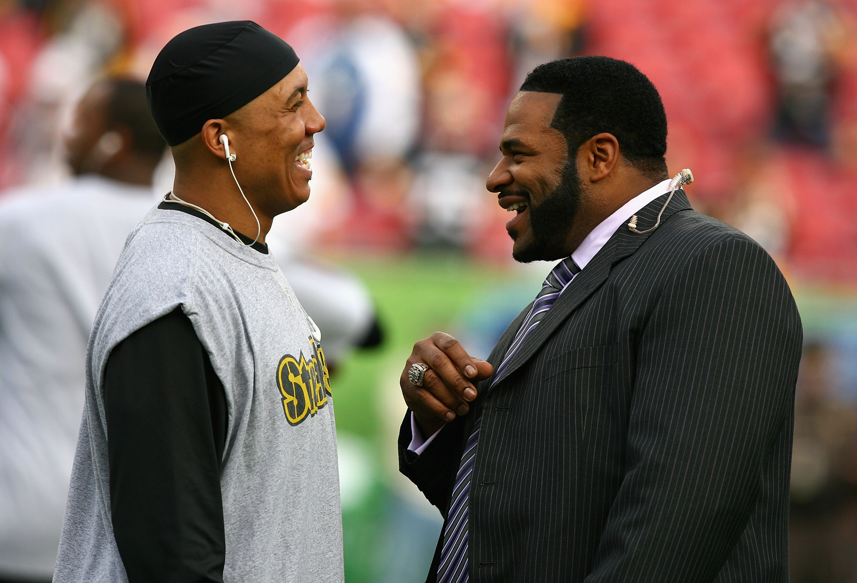 TAMPA, FL - FEBRUARY 01:  NBC football analyast and former Pittsburgh Steelers running back Jerome Bettis talks with Hines Ward #86 of the Pittsburgh Steelers before Super Bowl XLIII against the Arizona Cardinals on February 1, 2009 at Raymond James Stadi