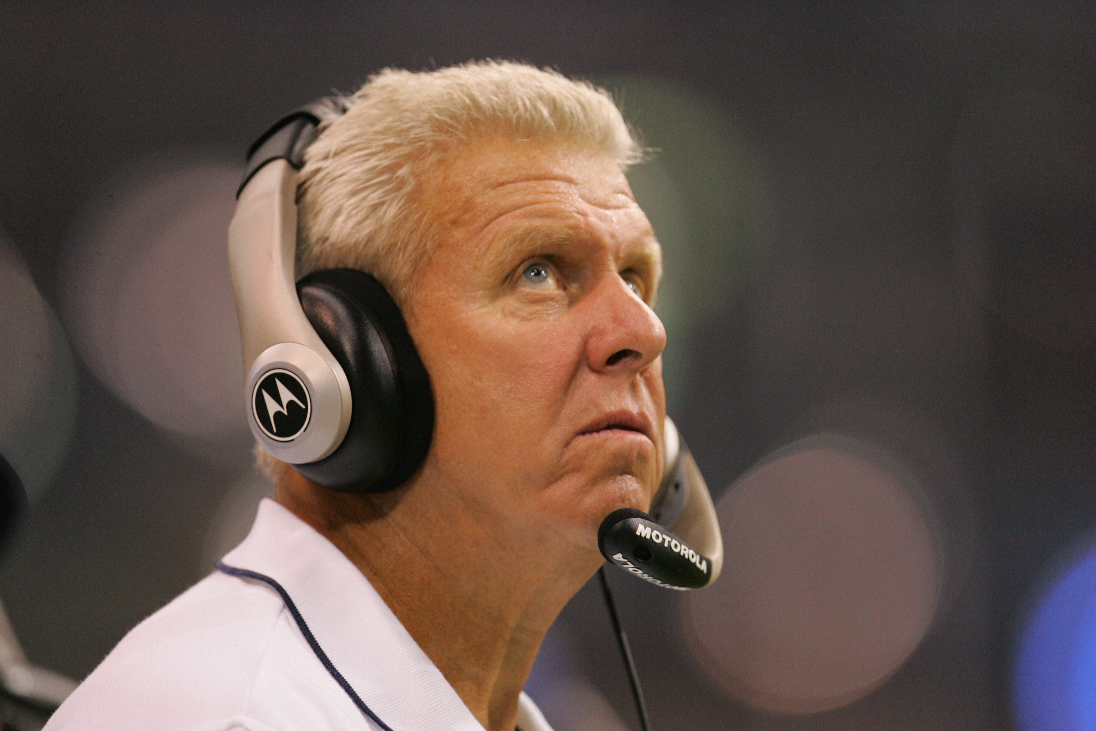 DALLAS - SEPTEMBER 2:  Head Coach Bill Parcells of the Dallas Cowboys looks on against the Kansas City Chiefs during the preseason NFL game at Texas Stadium on September 2, 2004 in Dallas, Texas.  The Cowboys won 24-20.  (Photo by Jeff Gross/Getty Images)
