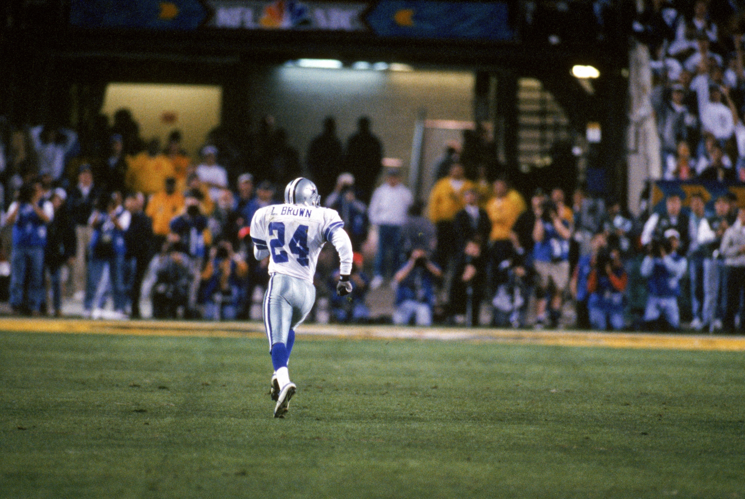 TEMPE, AZ - JANUARY 28:  Cornerback Larry Brown #24 of the Dallas Cowboys returns an interception for a forty four yard touchdown return during Super Bowl XXX against the Pittsburgh Steelers at Sun Devil Stadium on January 28, 1996 in Tempe, Arizona.  Bro