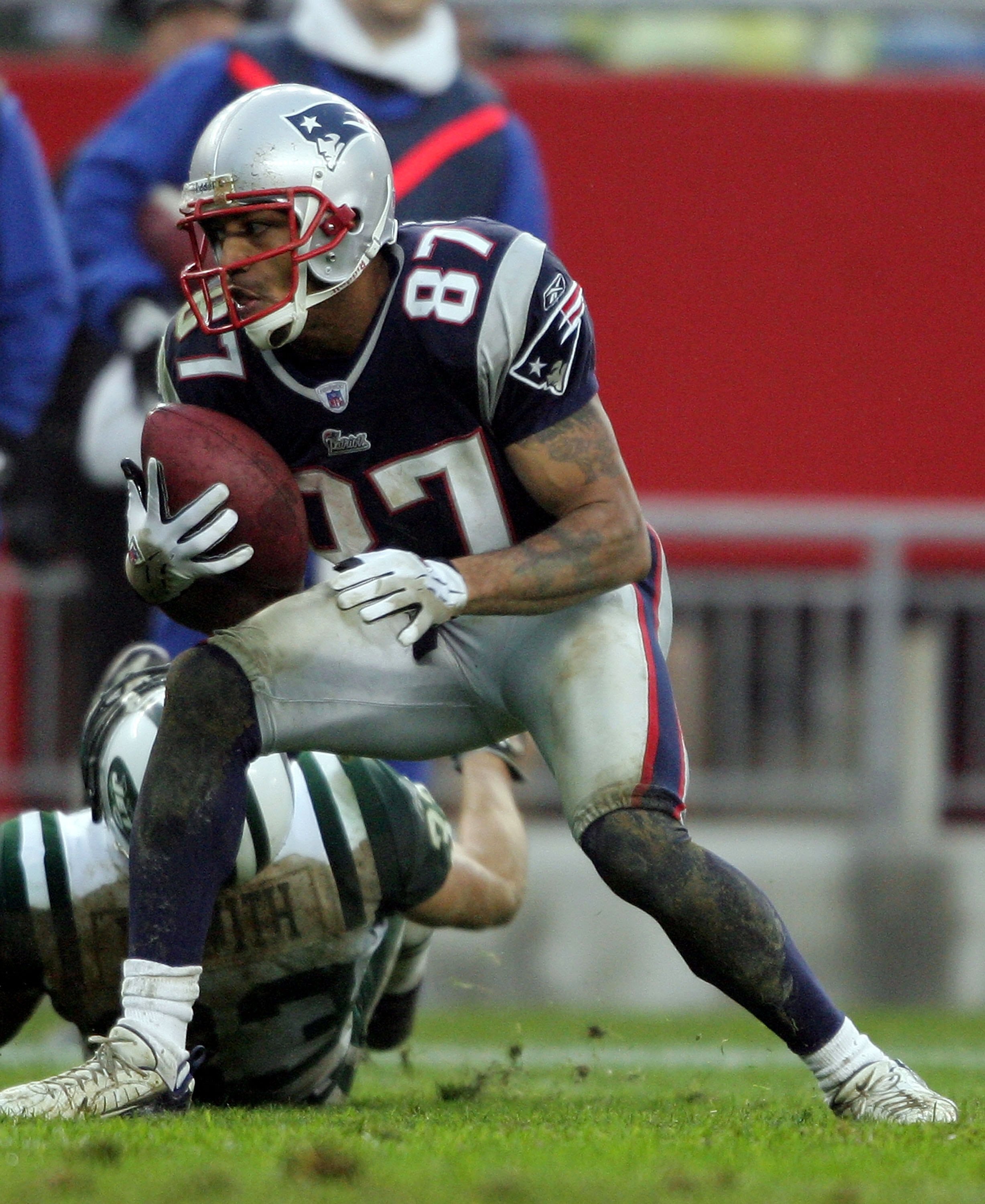 FOXBORO, MA - NOVEMBER 12:  Reche Caldwell #87 of the New England Patriots makes the catch and runs it in for a  touchdown in the fourth quarter as Eric Smith #33 of the New York Jets defends on November 12, 2006 at Gillette Stadium in Foxboro, Massachuse