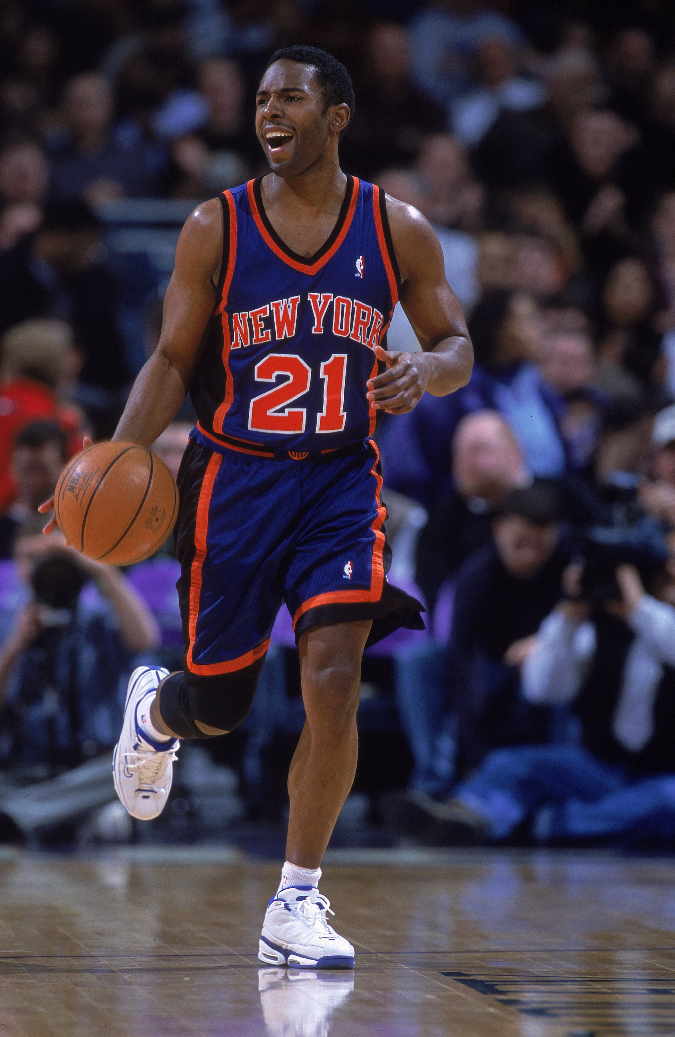 23 Jan 2001:  Charlie Ward #21 of the New York Knicks moves with the ball during the game against the Milwaukee Bucks at the Bradley Center in Milwaukee, Wisconsin. The Bucks defeated the Knicks 105-91.  NOTE TO USER: It is expressly understood that the o