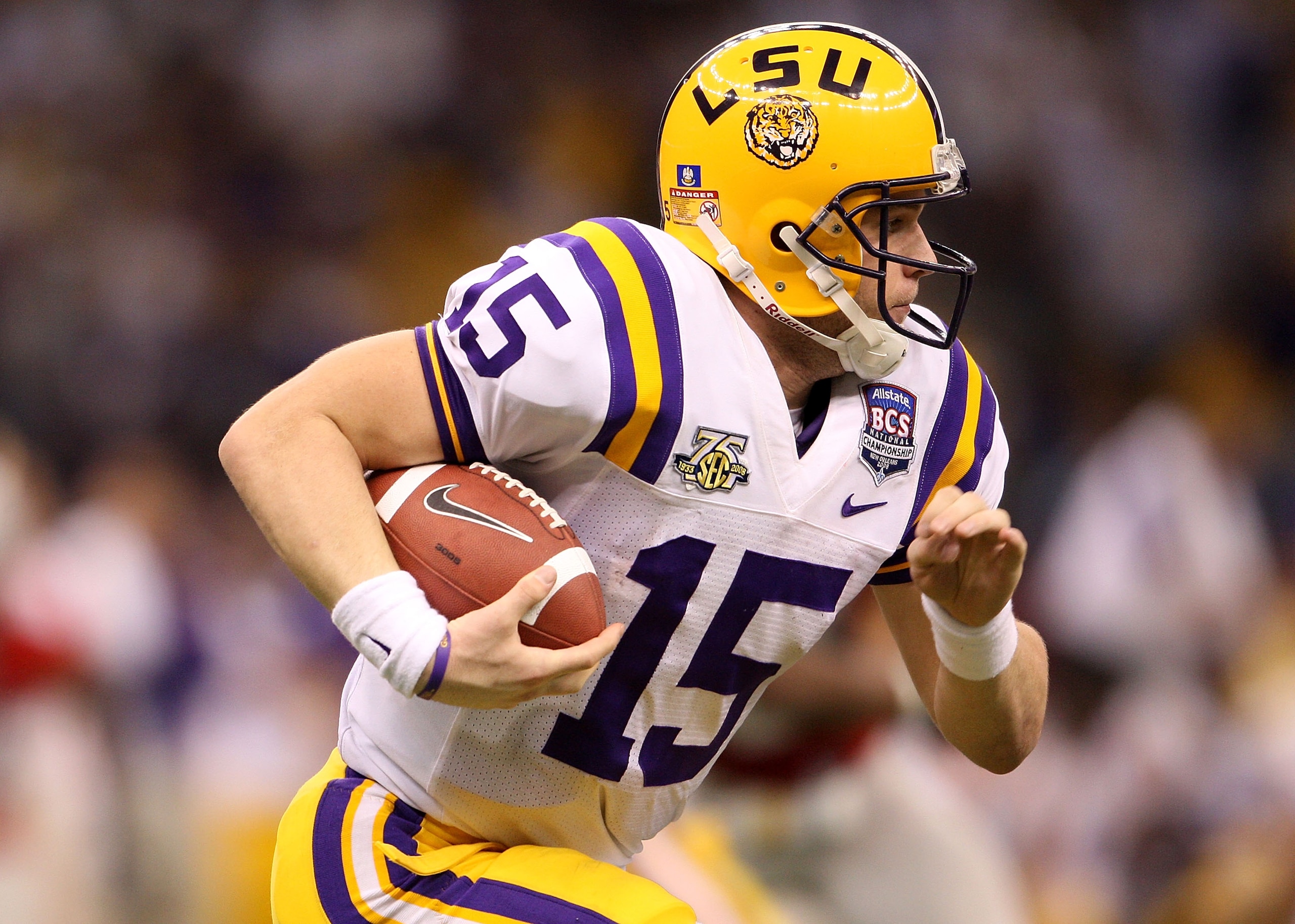 NEW ORLEANS - JANUARY 07:  Quarterback Matt Flynn #15 of the Louisiana State University Tigers runs with the ball against the Ohio State Buckeyes during the AllState BCS National Championship on January 7, 2008 at the Louisiana Superdome in New Orleans, L