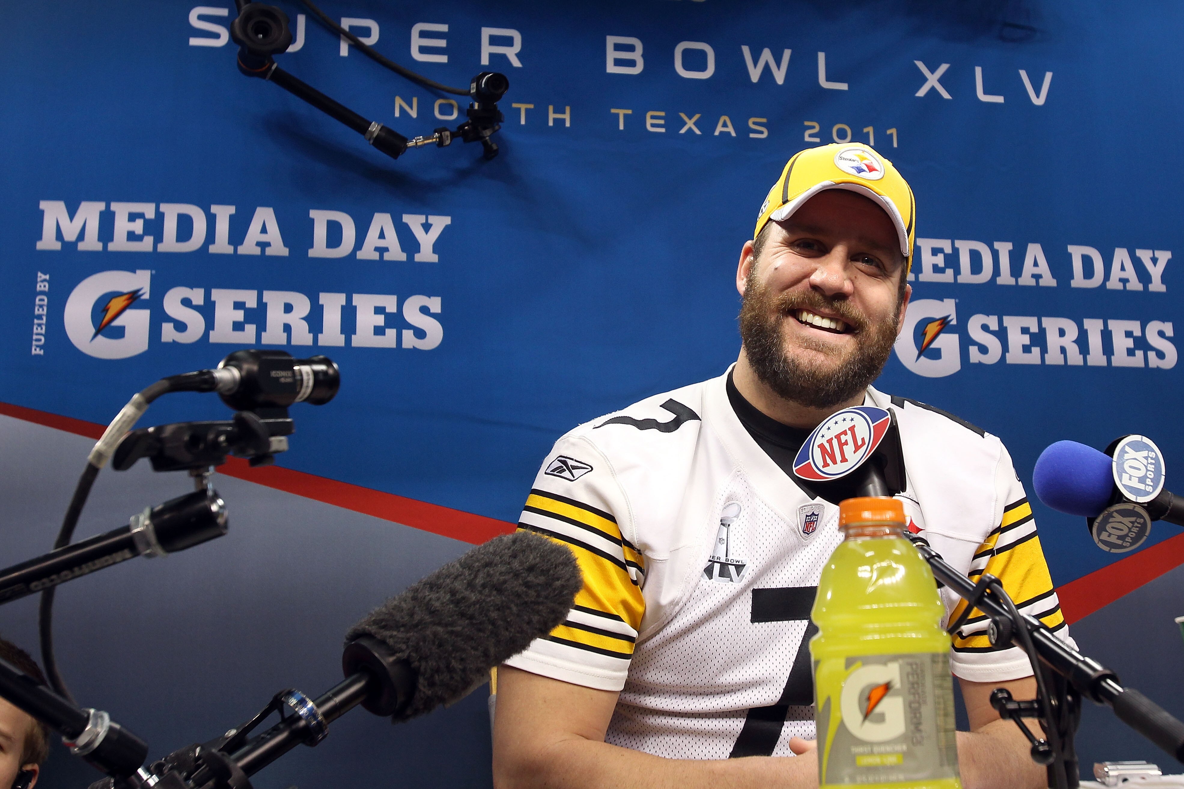 ARLINGTON, TX - FEBRUARY 01:  Quarterback Ben Roethlisberger #7 of the Pittsburgh Steelers uses his phone as he is up on the pdium during Super Bowl XLV Media Day ahead of Super Bowl XLV at Cowboys Stadium on February 1, 2011 in Arlington, Texas. The Pitt