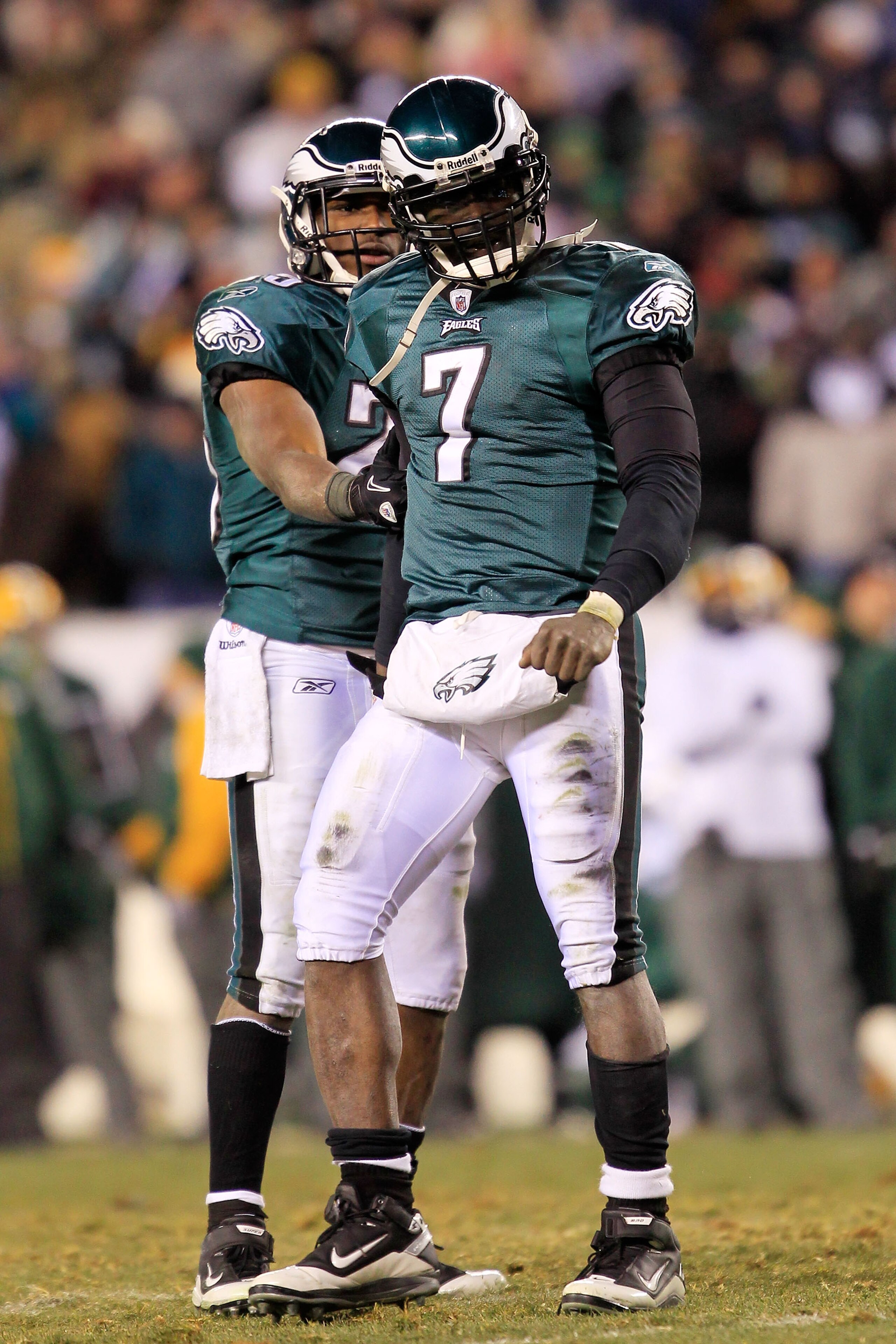 PHILADELPHIA, PA - JANUARY 09:  Michael Vick #7 of the Philadelphia Eagles reacts against the Green Bay Packers during the 2011 NFC wild card playoff game at Lincoln Financial Field on January 9, 2011 in Philadelphia, Pennsylvania.  (Photo by Chris Trotma