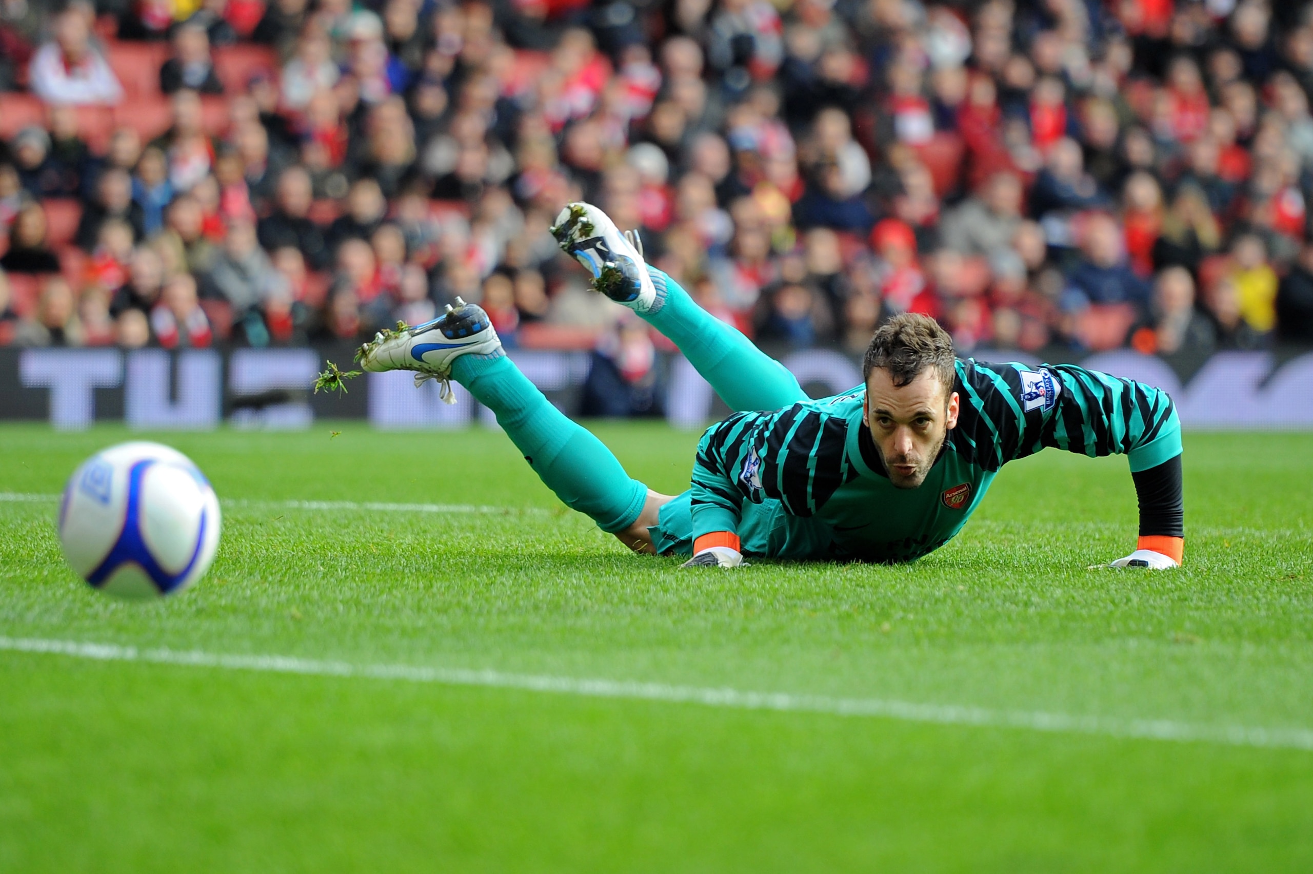 LONDON, ENGLAND - JANUARY 30:  A relieved Manuel Almunia of Arsenal looks on as a shot on his goal goes wide during the FA Cup sponsored by E.ON fourth round match between Arsenal and Huddersfield Town at The Emirates Stadium on January 30, 2011 in London