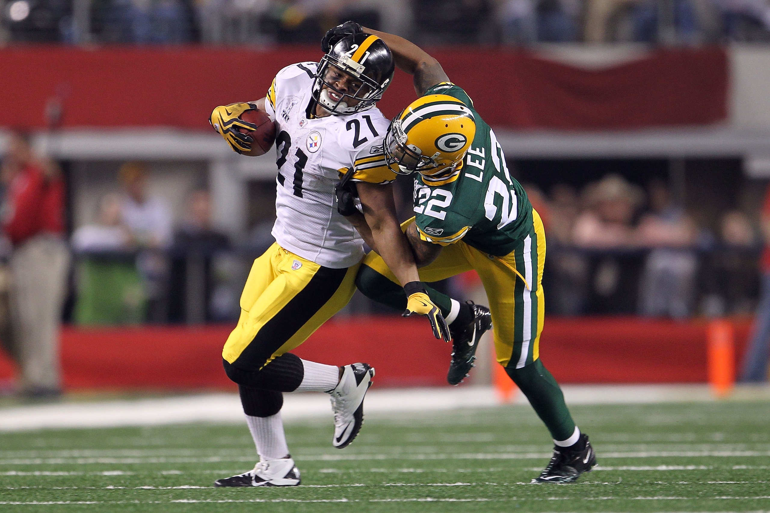 ARLINGTON, TX - FEBRUARY 06:  Mewelde Moore #21 of the Pittsburgh Steelers is tackled by Pat Lee #22 of the Green Bay Packers during Super Bowl XLV at Cowboys Stadium on February 6, 2011 in Arlington, Texas.  (Photo by Jamie Squire/Getty Images)