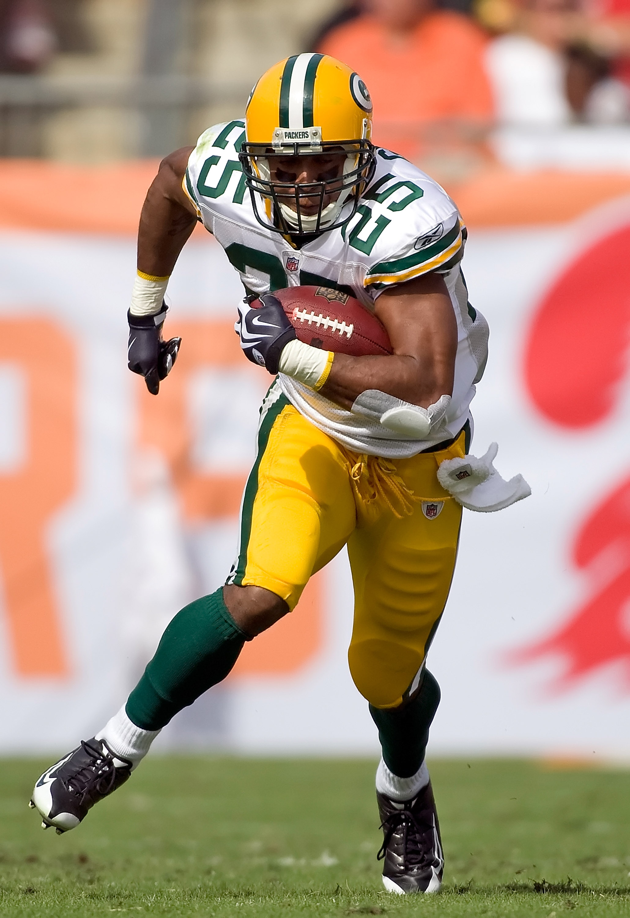 TAMPA, FL - NOVEMBER 08:  Running back Ryan Grant #25 of the Green Bay Packers runs the ball against the Tampa Bay Buccaneers during the game at Raymond James Stadium on November 8, 2009 in Tampa, Florida.  (Photo by J. Meric/Getty Images)