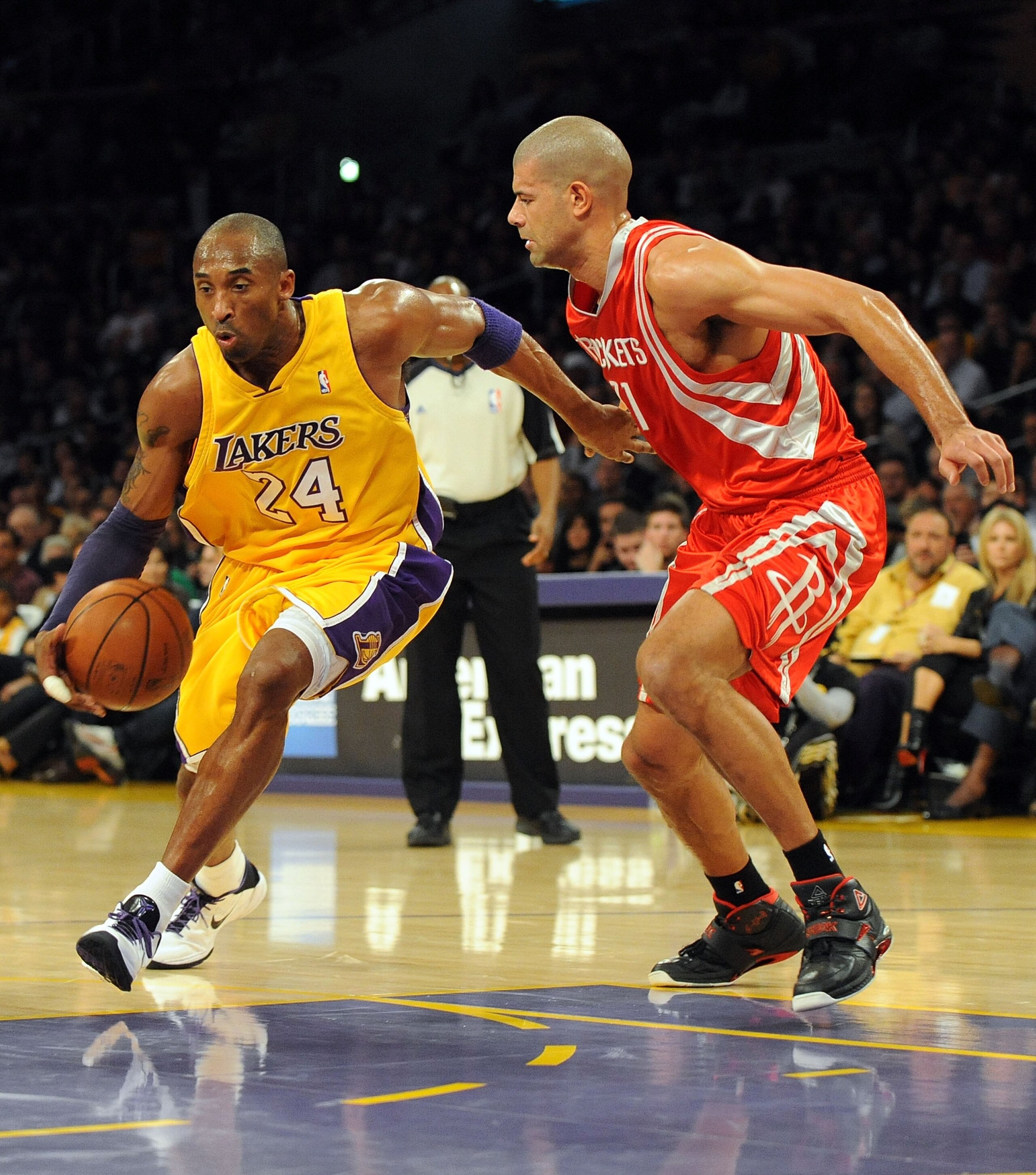 LOS ANGELES, CA - JANUARY 05:  Kobe Bryant #24 of the Los Angeles Lakers is guarded by Shane Battier #31 of the Houston Rockets at Staples Center on January 5, 2010 in Los Angeles, California.  NOTE TO USER: User expressly acknowledges and agrees that, by