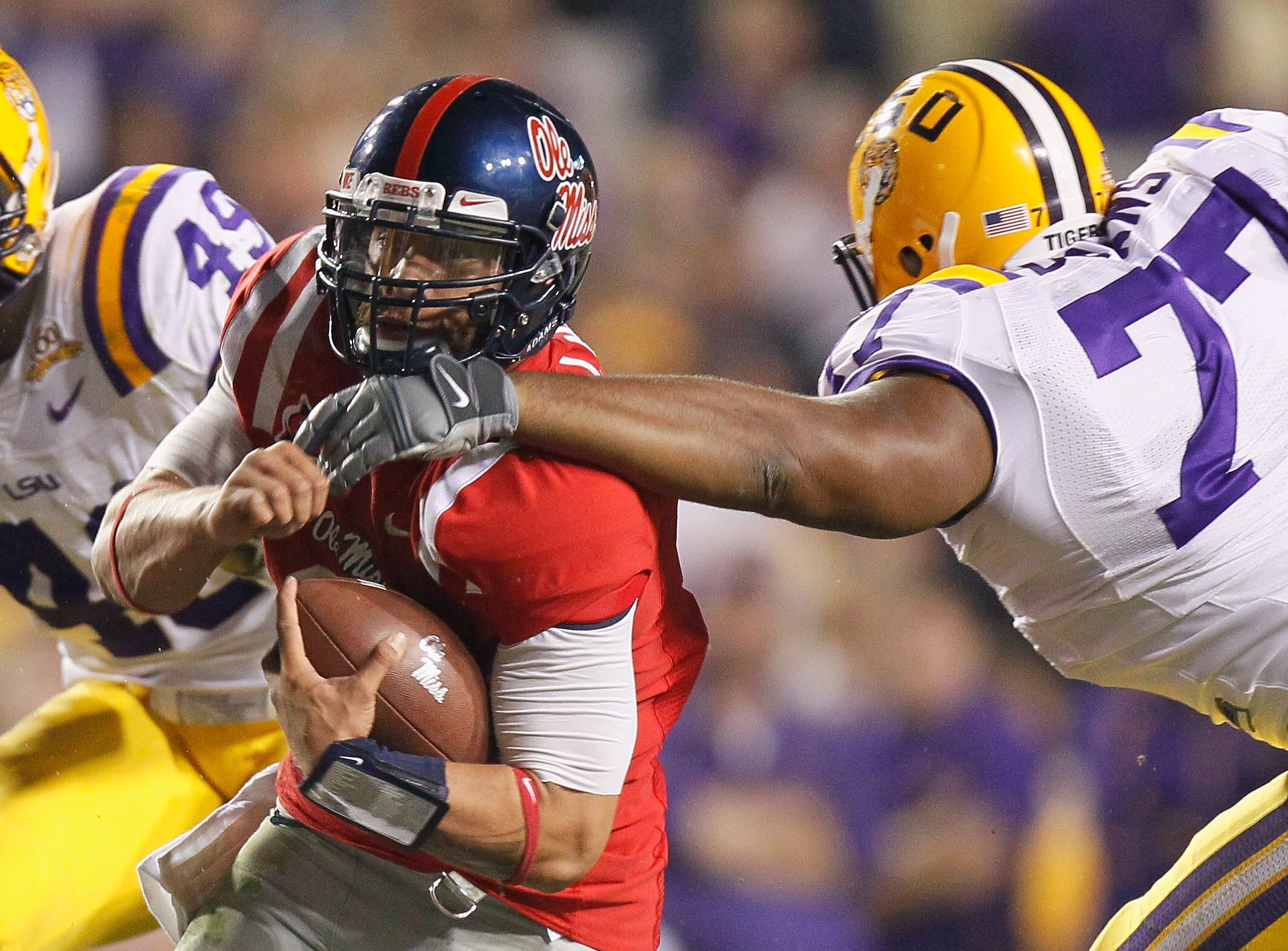 BATON ROUGE, LA - NOVEMBER 20:  Jeremiah Masoli #8 of the Ole Miss Rebels against Josh Downs #77 of the Louisiana State University Tigers at Tiger Stadium on November 20, 2010 in Baton Rouge, Louisiana.  (Photo by Kevin C. Cox/Getty Images)