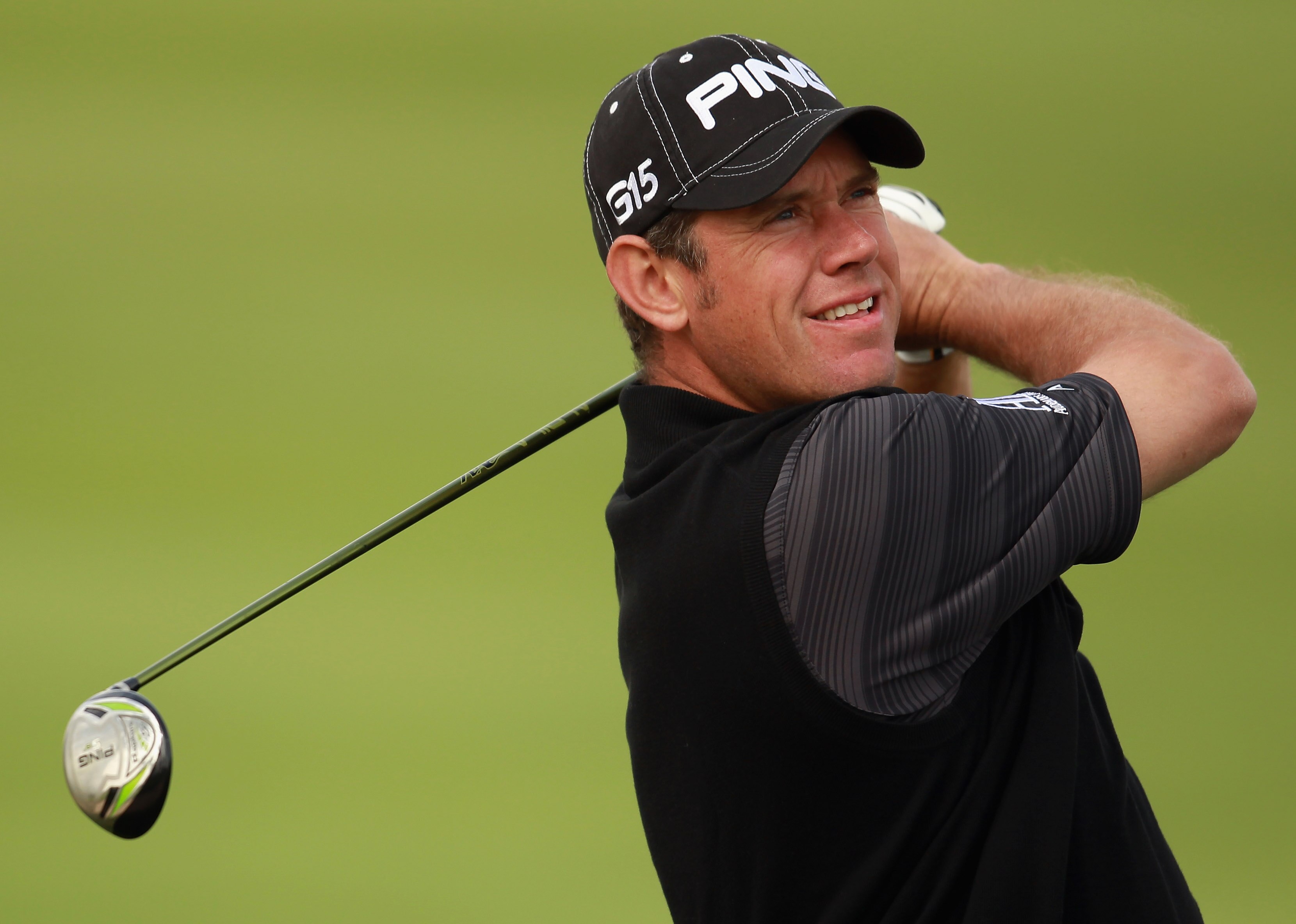 DOHA, QATAR - FEBRUARY 03:  Lee Westwood of England hits his second shot on the first hole during the first round of the Commercialbank Qatar Masters held at Doha Golf Club on February 3, 2011 in Doha, Qatar.  (Photo by Andrew Redington/Getty Images)