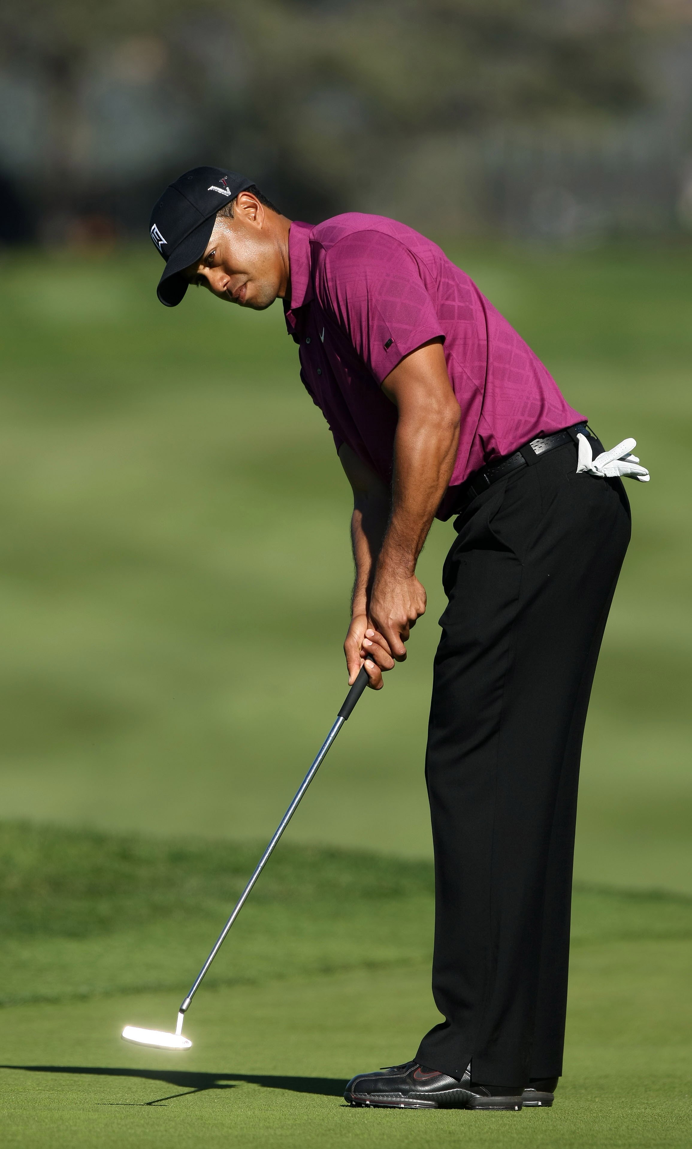 LA JOLLA, CA - JANUARY 27: Tiger Woods putts during the first round of the Farmers Insurance Open at Torrey Pines on January 27, 2011 in La Jolla, California. (Photo by Donald Miralle/Getty Images) LA JOLLA, CA - JANUARY 27: Tiger Woods putts during the first round of the Farmers Insurance Open at Torrey Pines on January 27, 2011 in La Jolla, California. (Photo by Donald Miralle/Getty Images)