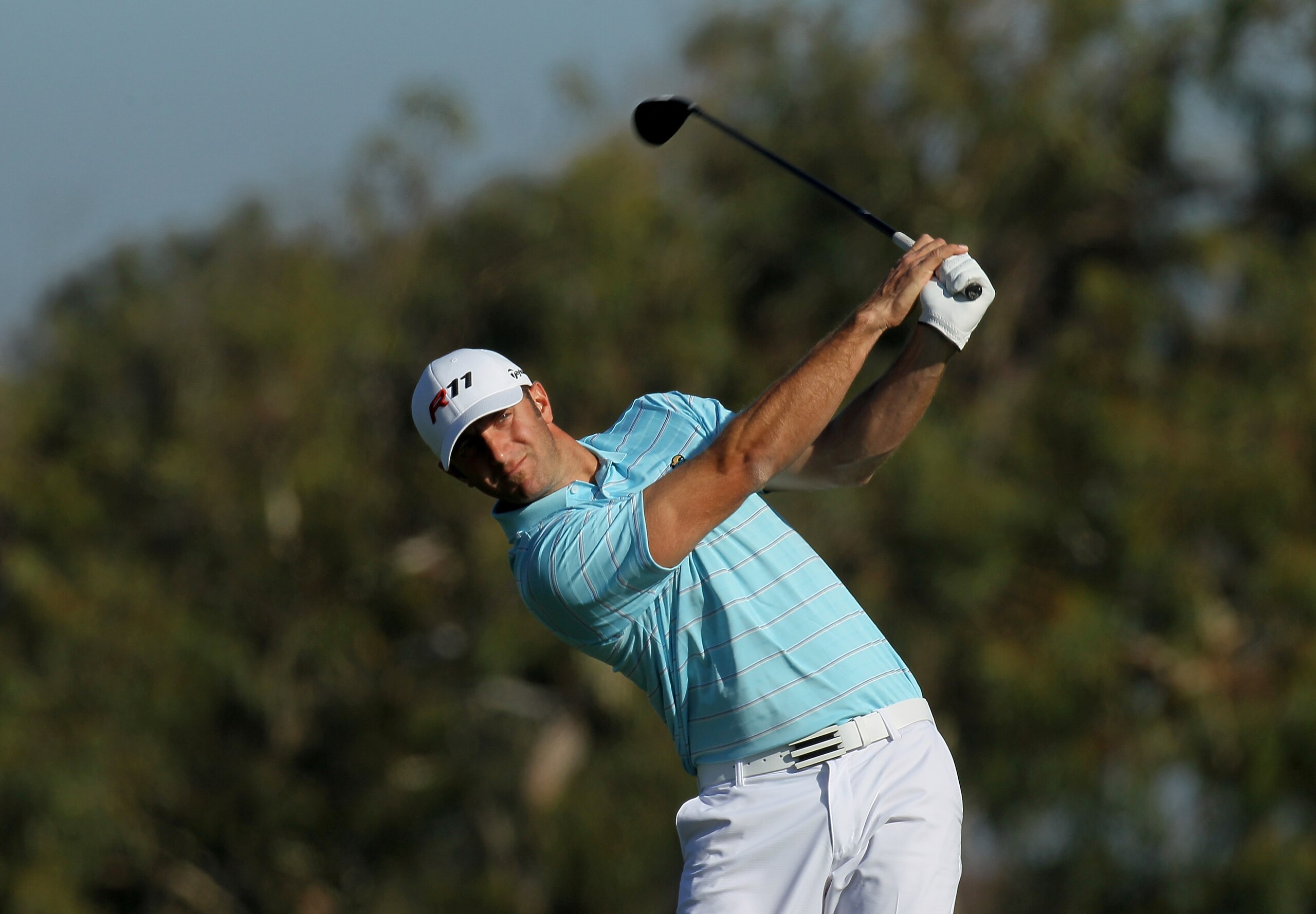 LA JOLLA, CA - JANUARY 29:  Dustin Johnson hits his tee shot on the second hole during round three of the Farmers Insurance Open at Torrey Pines South Course on January 29, 2011 in La Jolla, California.  (Photo by Stephen Dunn/Getty Images)