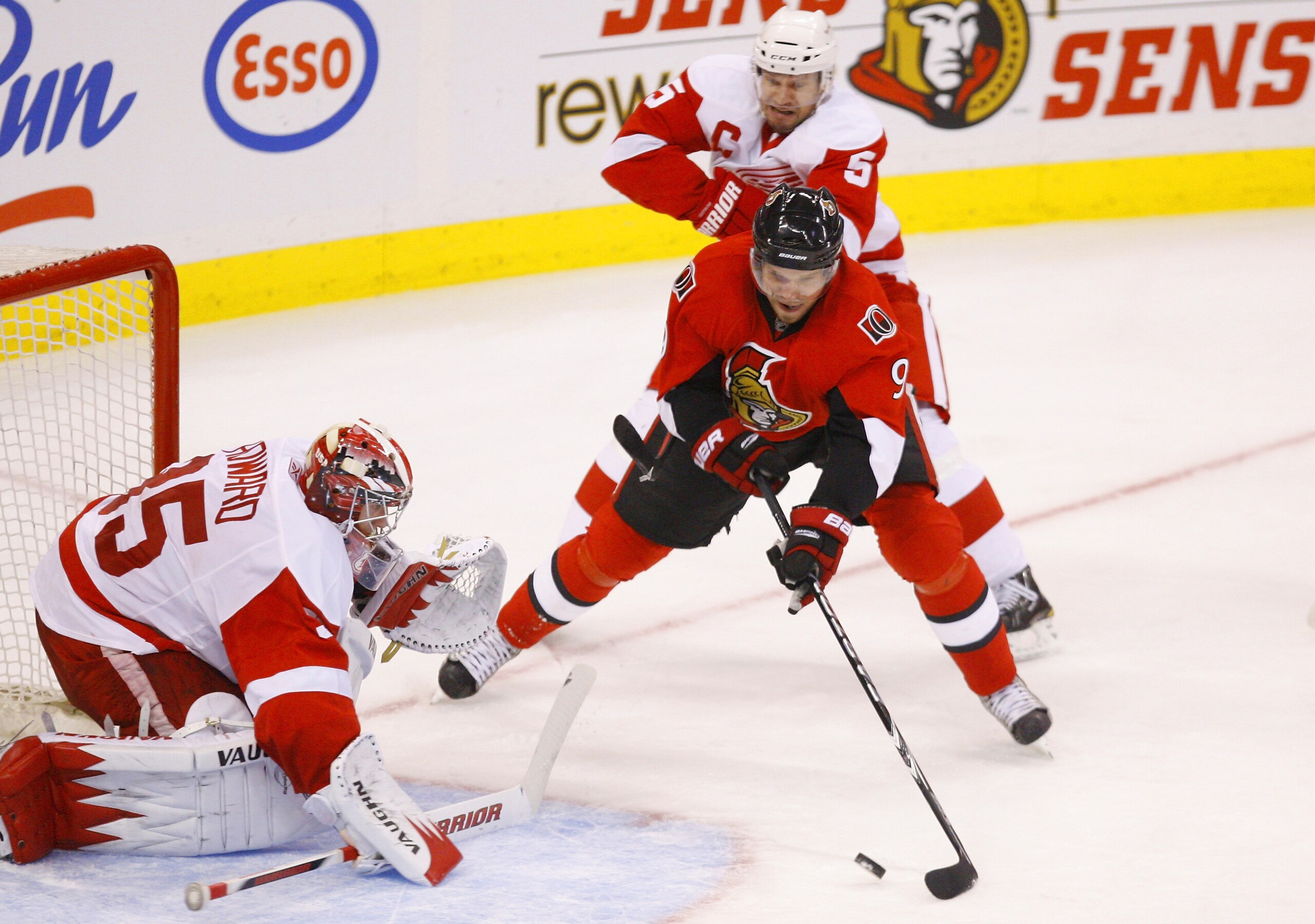 OTTAWA, ON - FEBRUARY 02:  Milan Michalek #9 of the Ottawa Senators cuts hard to the net with the puck while being closely followed by Jimmy Howard #35 of the Detroit Red Wings in a game at Scotiabank Place on February 2, 2011 in Ottawa, Canada.  (Photo b