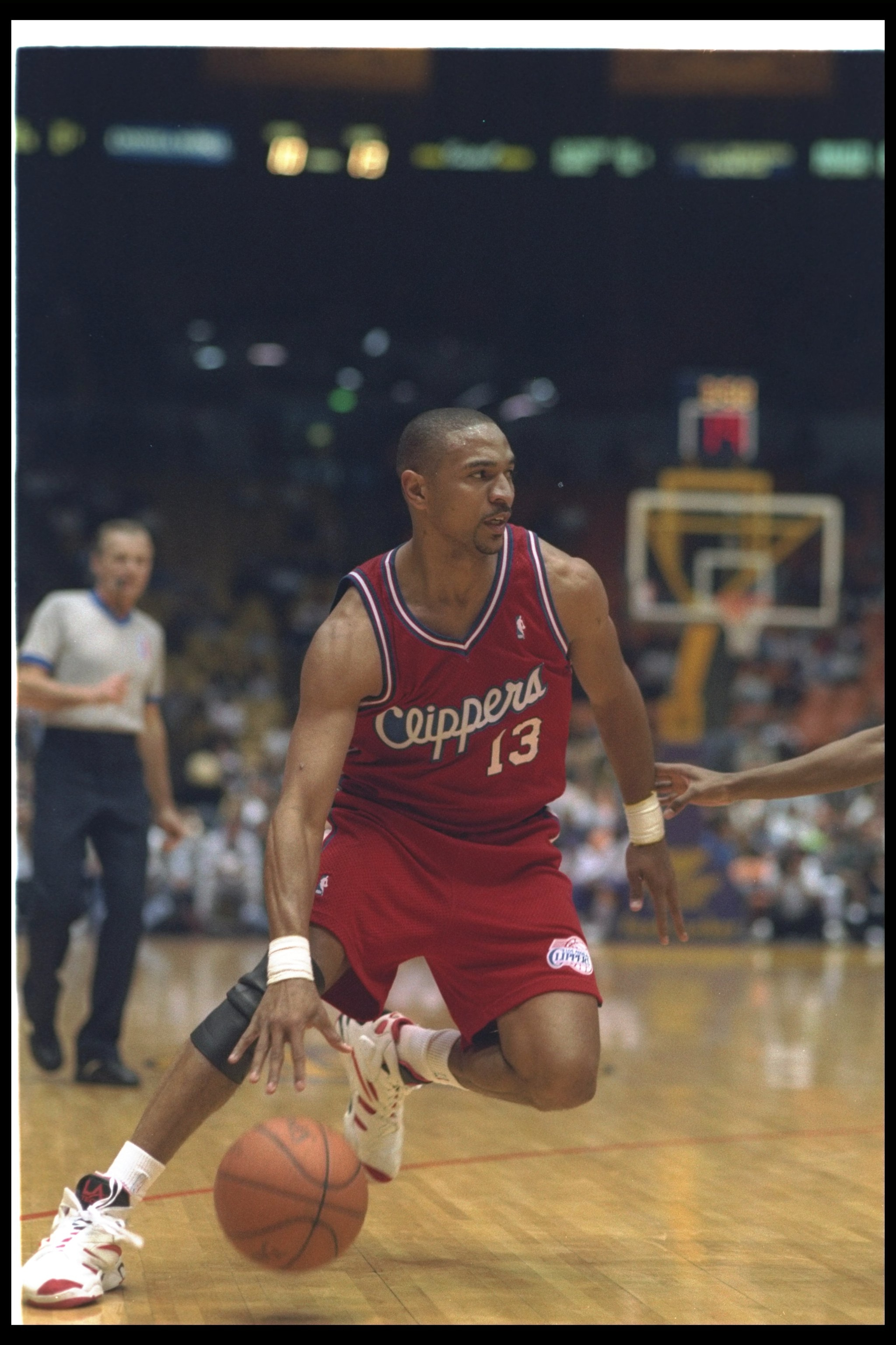 15 Feb 1994:  Guard Mark Jackson of the Los Angeles Clippers moves the ball during a game against the Los Angeles Lakers at the Great Western Forum in Inglewood, California.  The Clippers won the game, 100-89. Mandatory Credit: J. D. Cuban  /Allsport