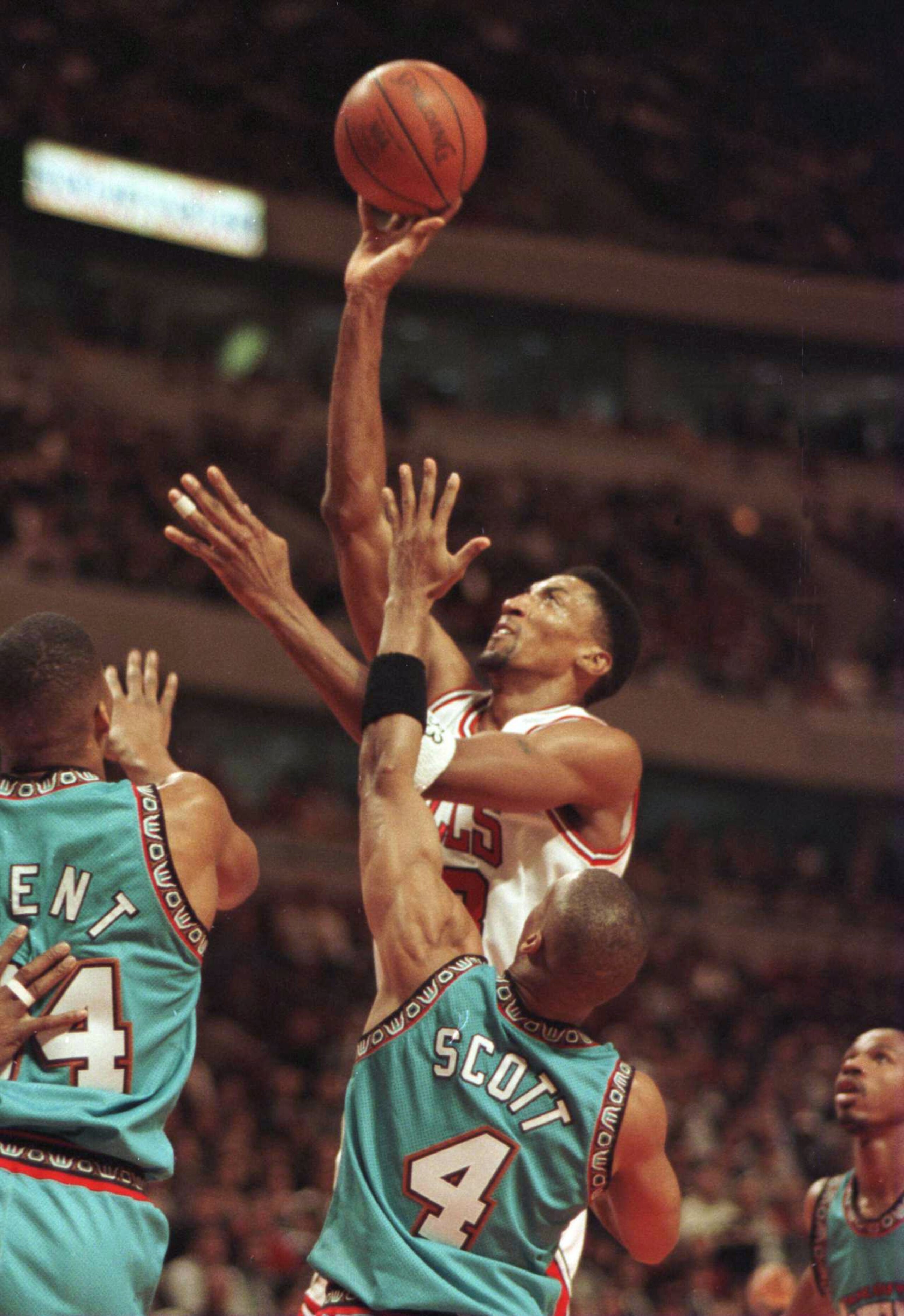 24 Jan 1996: Forward Scottie Pippen of the Chicago Bulls puts a shot up over guard Byron Scott of the Vancouver Grizzlies during first quarter action of their match-up at the United Center in Chicago, Illinois.