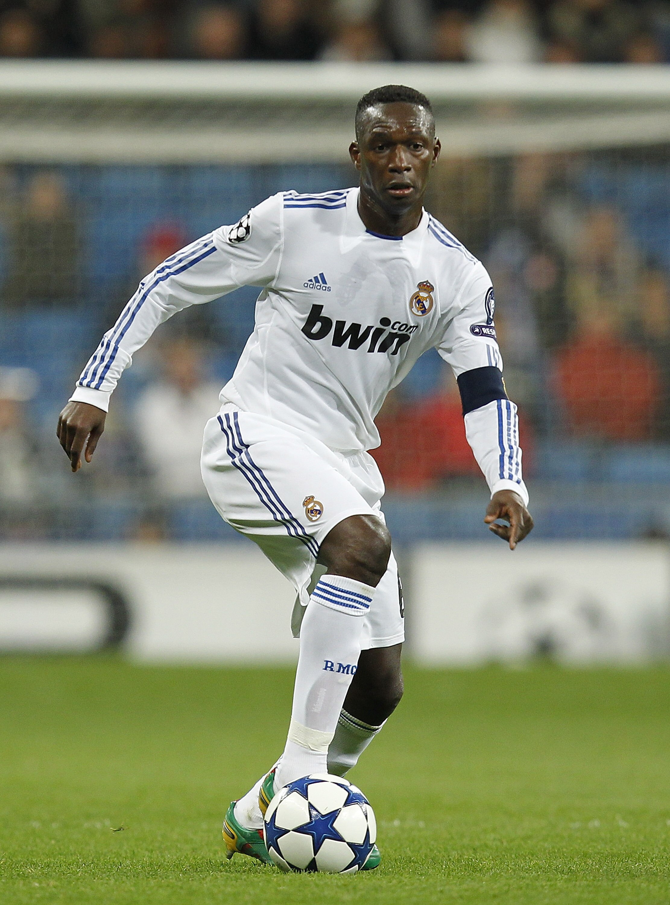 MADRID, SPAIN - DECEMBER 08:  Mahamadou Diarra of Real Madrid in action during the Champions League group G match between Real Madrid and AJ Auxerre at Estadio Santiago Bernabeu on December 8, 2010 in Madrid, Spain.  (Photo by Angel Martinez/Getty Images)