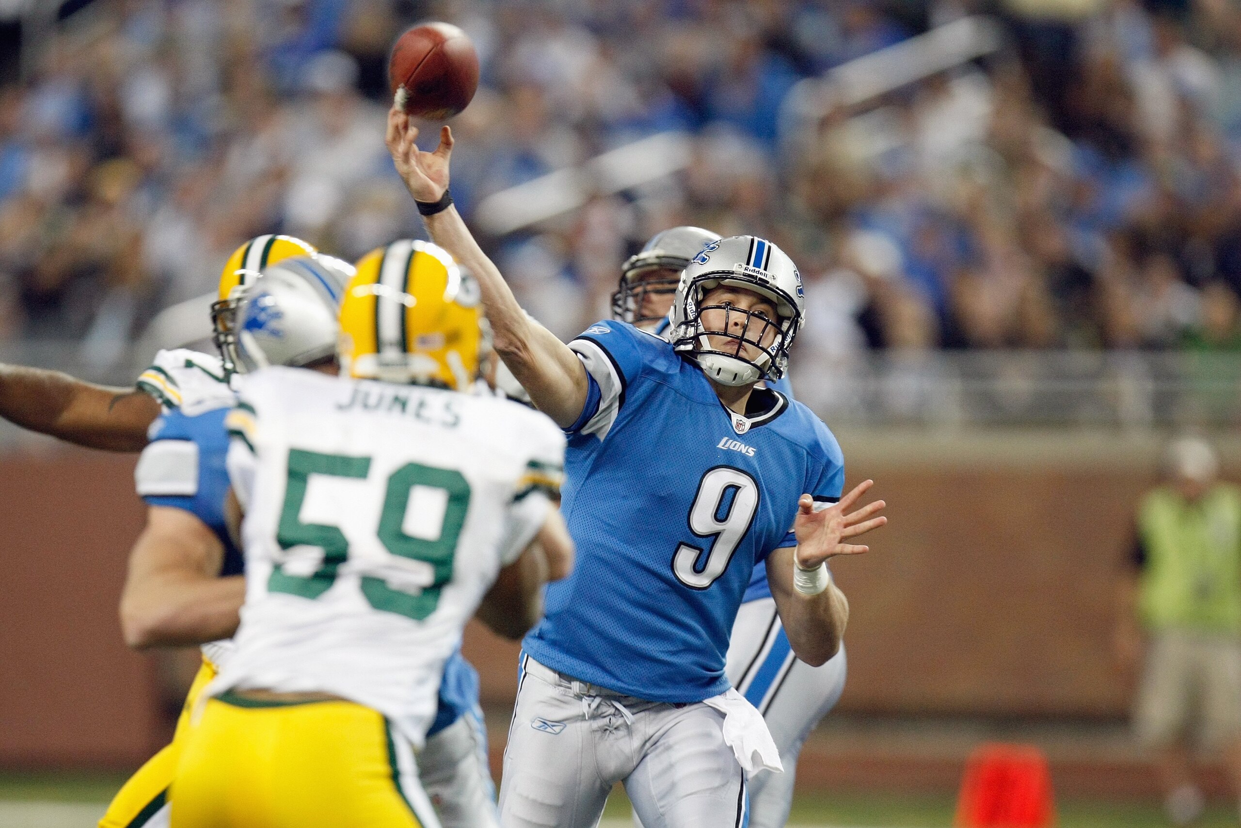 DETROIT , MI - NOVEMBER 26: Matthew Stafford #9 of the Detroit Lions passes the ball during the game against the Green Bay Packers on November 26, 2009 at Ford Field in Detroit, Michigan. Green Bay won the game 34-12. (Photo by Gregory Shamus/Getty Image DETROIT , MI - NOVEMBER 26: Matthew Stafford #9 of the Detroit Lions passes the ball during the game against the Green Bay Packers on November 26, 2009 at Ford Field in Detroit, Michigan. Green Bay won the game 34-12. (Photo by Gregory Shamus/Getty Image