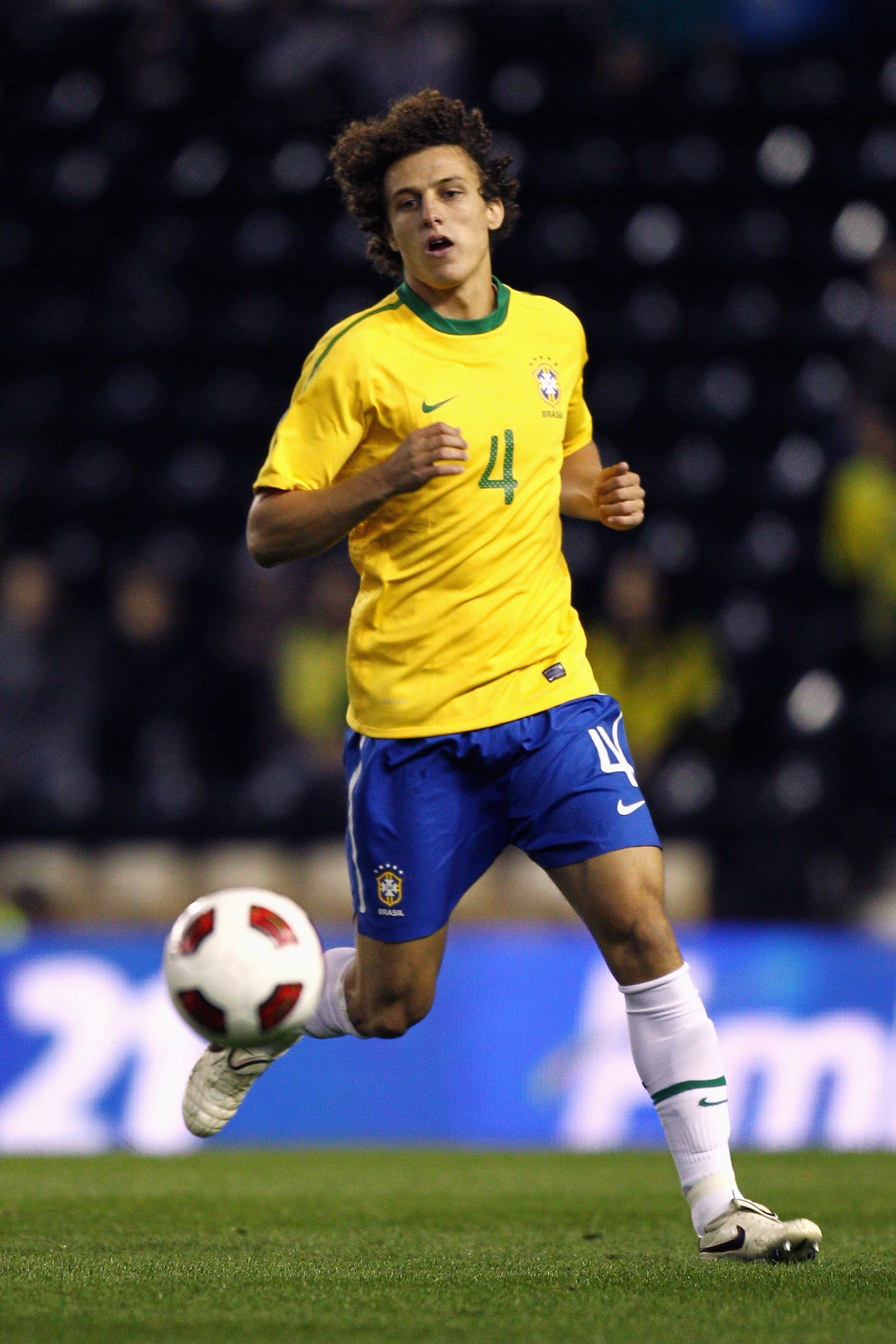 DERBY, ENGLAND - OCTOBER 11: David Luiz of Brazil in action during the International Friendly match between Brazil and Ukraine at Pride Park Stadium on October 11, 2010 in Derby, England. (Photo by Dean Mouhtaropoulos/Getty Images) DERBY, ENGLAND - OCTOBER 11: David Luiz of Brazil in action during the International Friendly match between Brazil and Ukraine at Pride Park Stadium on October 11, 2010 in Derby, England. (Photo by Dean Mouhtaropoulos/Getty Images)