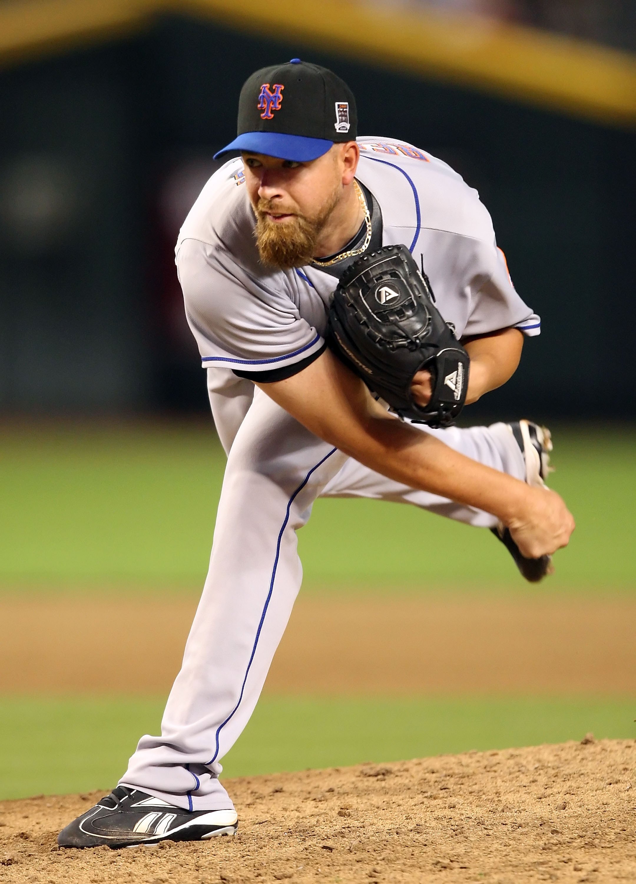 PHOENIX - AUGUST 11:  Relief pitcher Tim Redding #44 of the New York Mets pitches against the Arizona Diamondbacks during the major league baseball game at Chase Field on August 11, 2009 in Phoenix, Arizona. The Diamondbacks defeated the Mets 6-2.  (Photo