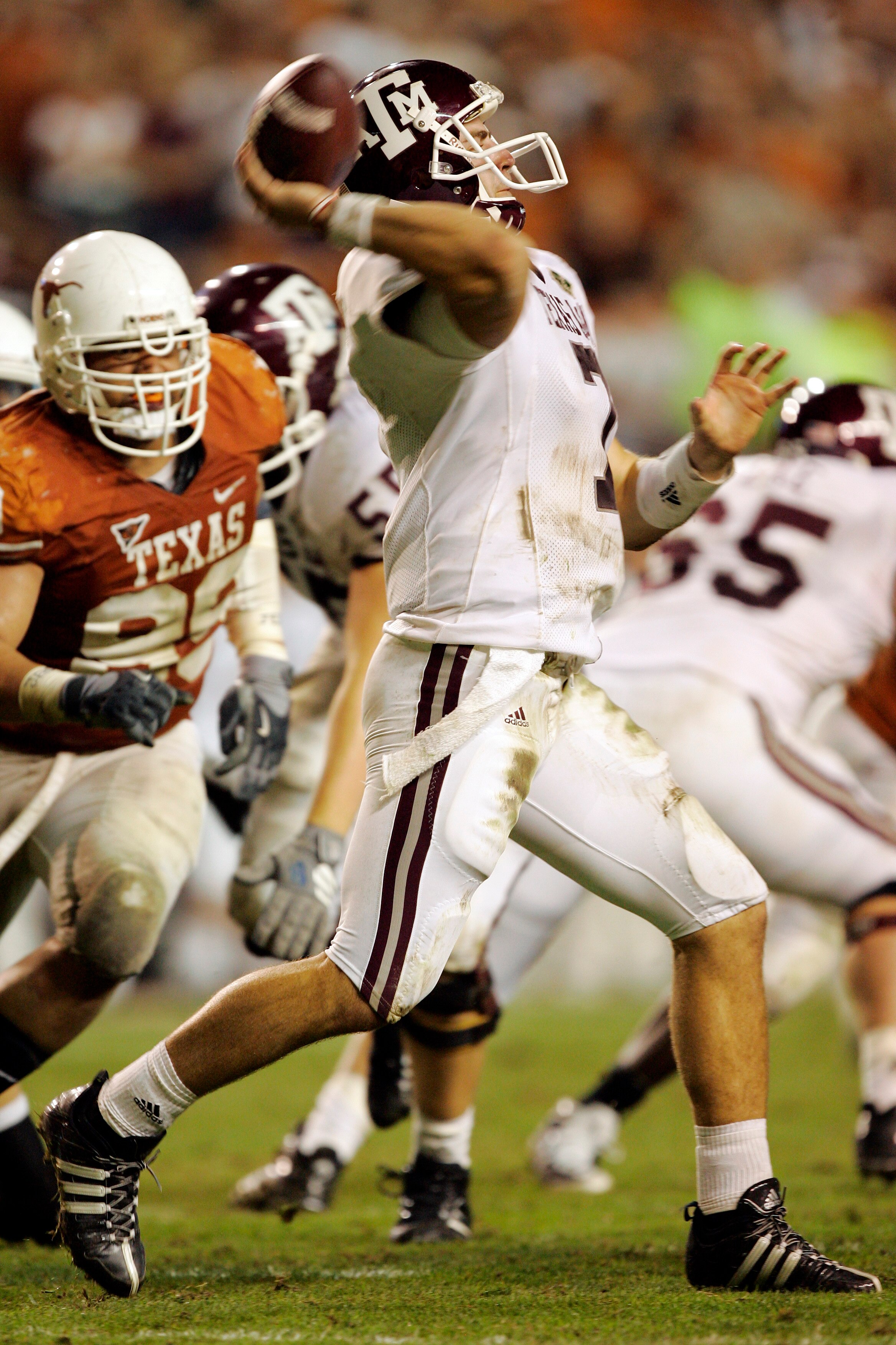 AUSTIN, TX - NOVEMBER 27:  Quarterback Stephen McGee #7 of the Texas A&M Aggies throws against the Texas Longhorns at Darrell K Royal-Texas Memorial Stadium November 27, 2008 in Austin, Texas.  Texas won 49-9.  (Photo by Brian Bahr/Getty Images)