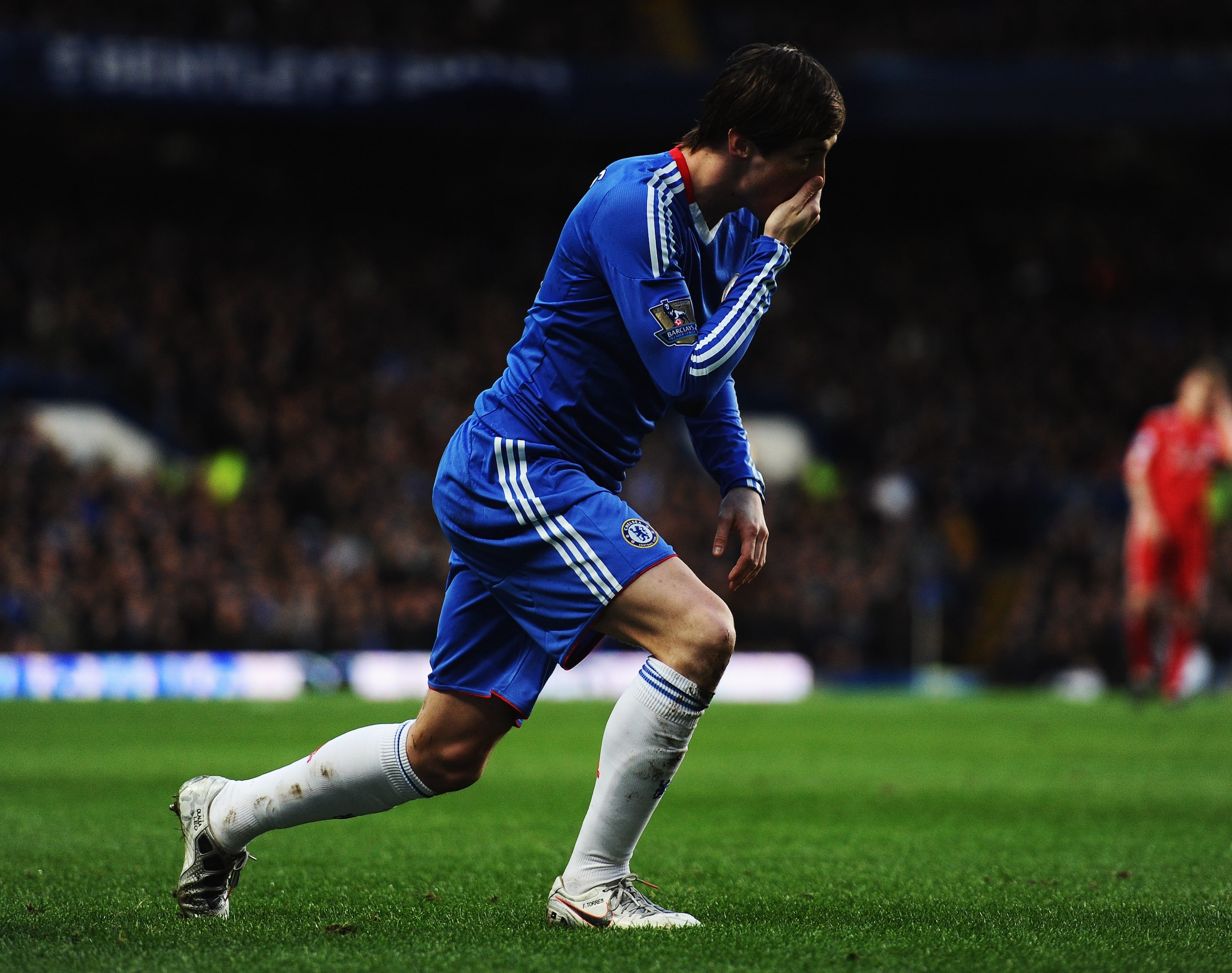 LONDON, ENGLAND - FEBRUARY 06: Fernando Torres of Chelsea holds his face after a challenge by Daniel Agger of Liverpool during the Barclays Premier League match between Chelsea and Liverpool at Stamford Bridge on February 6, 2011 in London, England. (Ph LONDON, ENGLAND - FEBRUARY 06: Fernando Torres of Chelsea holds his face after a challenge by Daniel Agger of Liverpool during the Barclays Premier League match between Chelsea and Liverpool at Stamford Bridge on February 6, 2011 in London, England. (Ph