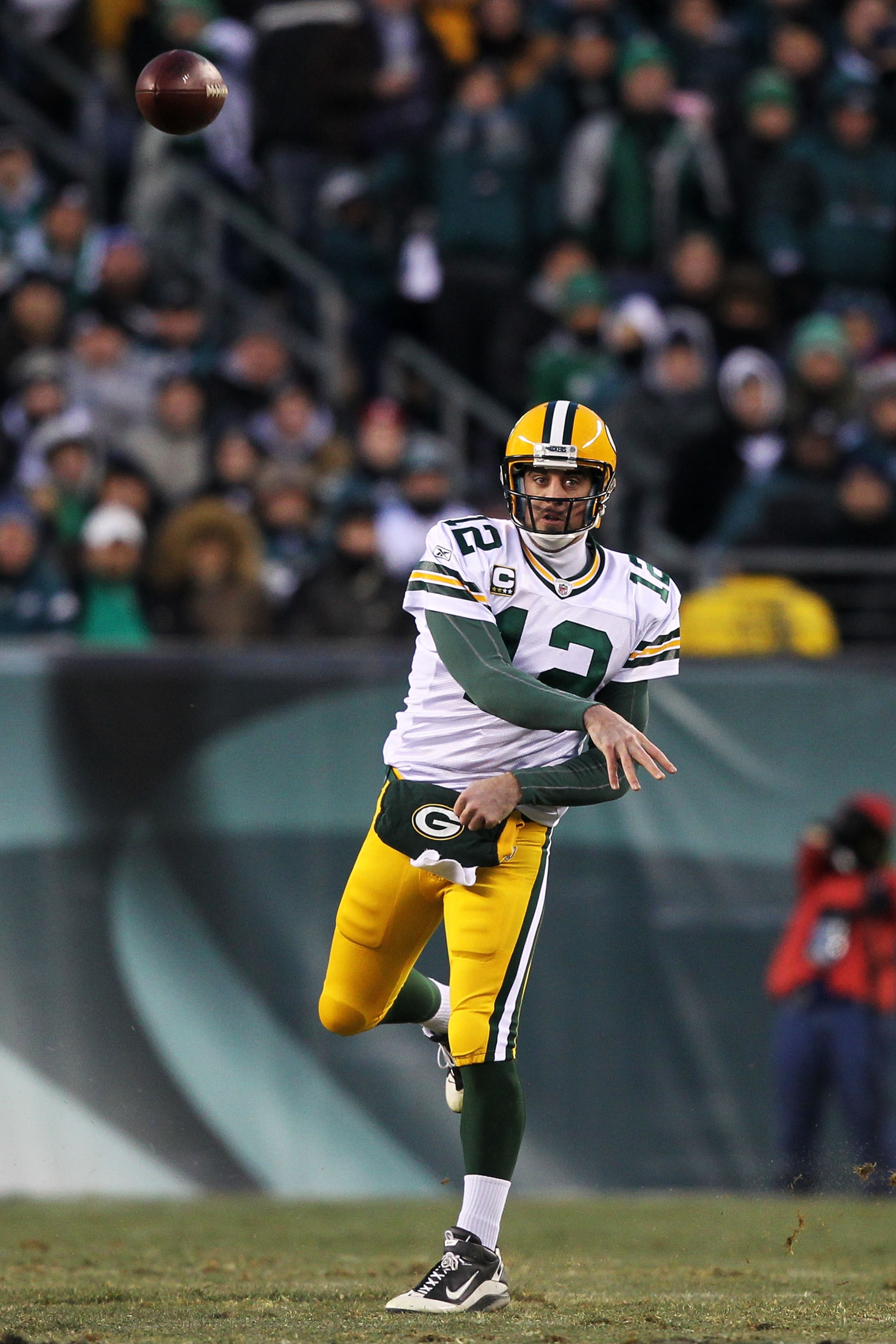 PHILADELPHIA, PA - JANUARY 09: Aaron Rodgers #12 of the Green Bay Packers thows the ball against the Philadelphia Eagles during the 2011 NFC wild card playoff game at Lincoln Financial Field on January 9, 2011 in Philadelphia, Pennsylvania. (Photo by Al PHILADELPHIA, PA - JANUARY 09: Aaron Rodgers #12 of the Green Bay Packers thows the ball against the Philadelphia Eagles during the 2011 NFC wild card playoff game at Lincoln Financial Field on January 9, 2011 in Philadelphia, Pennsylvania. (Photo by Al