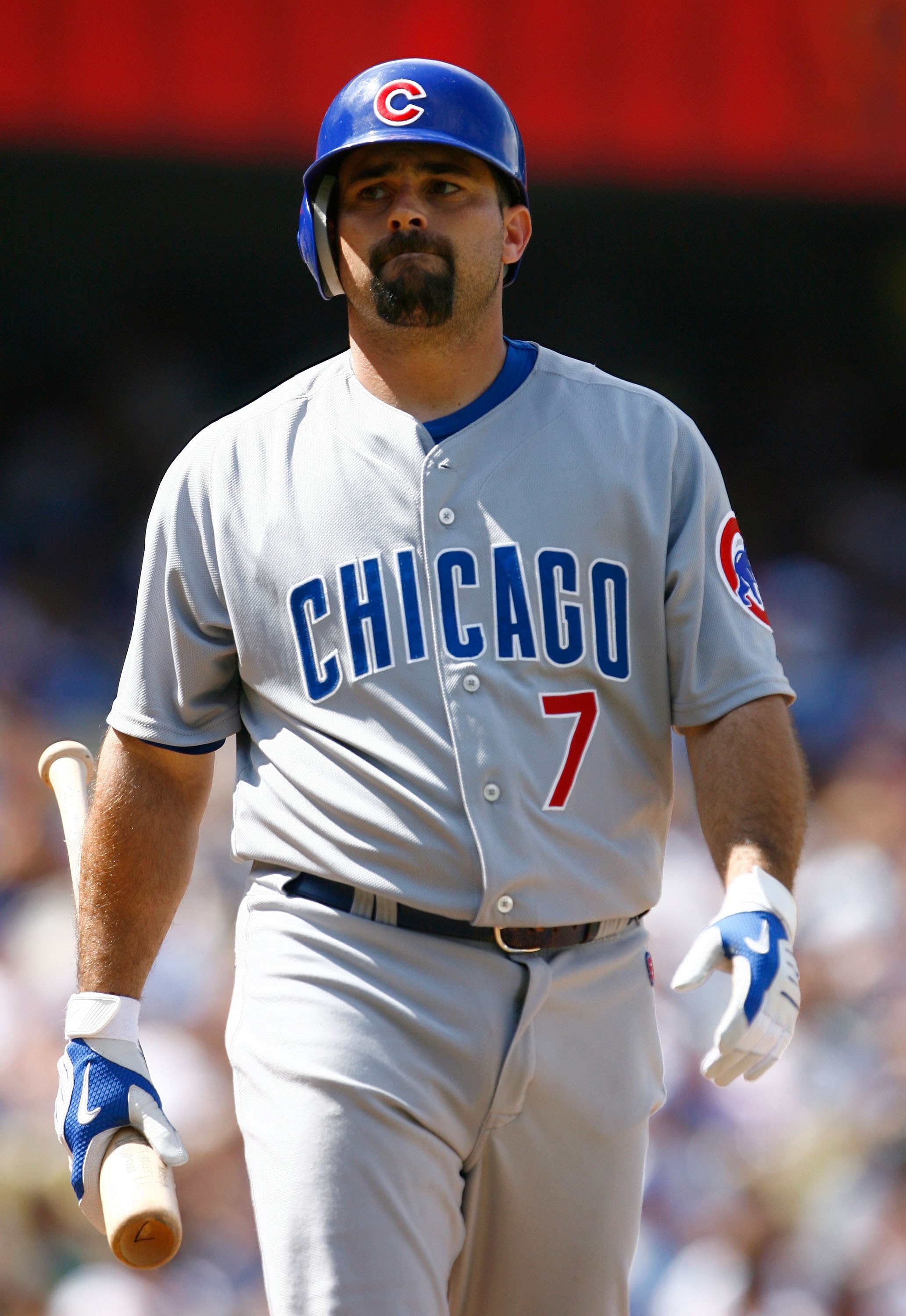 LOS ANGELES, CA - AUGUST 22:  Aaron Miles #7 of the Chicago Cubs walks back to the dugout against the Los Angeles Dodgers at Dodger Stadium on August 22, 2009 in Los Angeles, California. The Dodgers defeated the Cubs 2-0.  (Photo by Jeff Gross/Getty Image