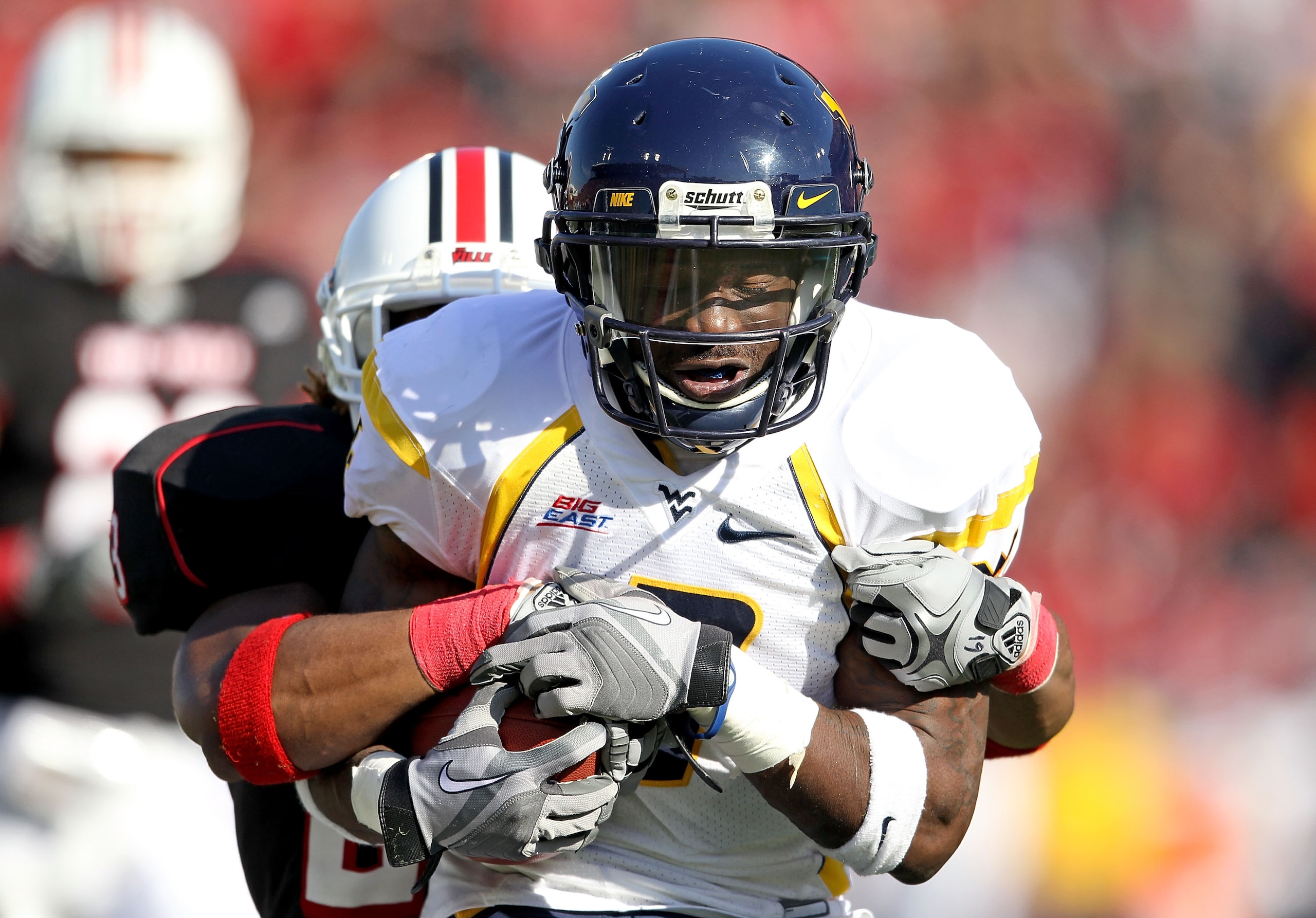 LOUISVILLE, KY - NOVEMBER 20: Noel Devine #7 of the West Virginia Mountaineers runs with the ball during the Big East Conference game against the Louisville Cardinals at Papa John's Cardinal Stadium on November 20, 2010 in Louisville, Kentucky. (Photo b LOUISVILLE, KY - NOVEMBER 20: Noel Devine #7 of the West Virginia Mountaineers runs with the ball during the Big East Conference game against the Louisville Cardinals at Papa John's Cardinal Stadium on November 20, 2010 in Louisville, Kentucky. (Photo b