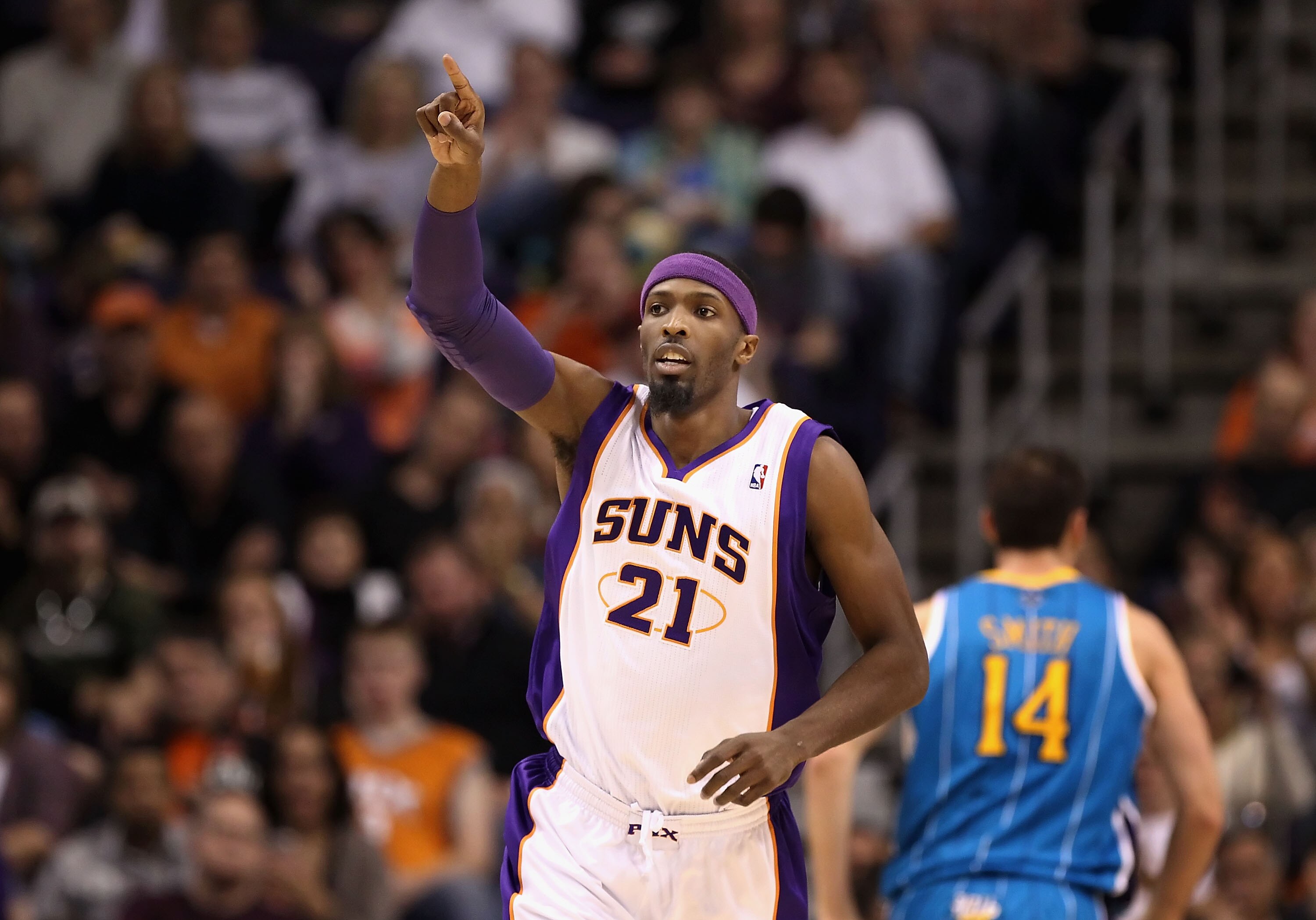 PHOENIX, AZ - JANUARY 30:  Hakim Warrick #21 of the Phoenix Suns reacts after scoring against the New Orleans Hornets during the NBA game at US Airways Center on January 30, 2011 in Phoenix, Arizona. The Suns defeated the Hornets 104-102. NOTE TO USER: Us