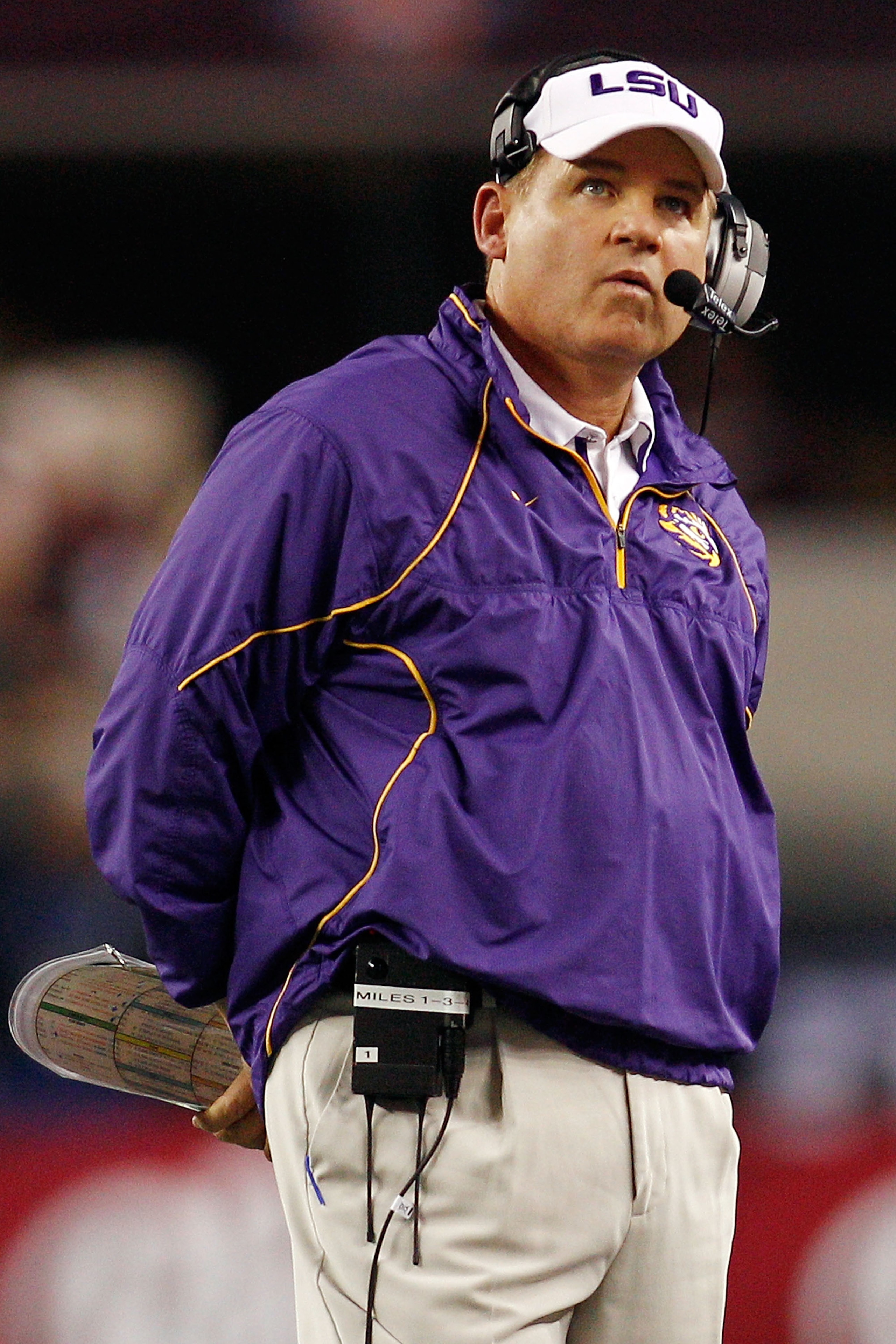 ARLINGTON, TX - JANUARY 07: Head coach Les Miles of the Louisiana State University Tigers watches the score board during a timeout against the Texas A&M Aggies during the AT&T Cotton Bowl at Cowboys Stadium on January 7, 2011 in Arlington, Texas. (Photo ARLINGTON, TX - JANUARY 07: Head coach Les Miles of the Louisiana State University Tigers watches the score board during a timeout against the Texas A&M Aggies during the AT&T Cotton Bowl at Cowboys Stadium on January 7, 2011 in Arlington, Texas. (Photo