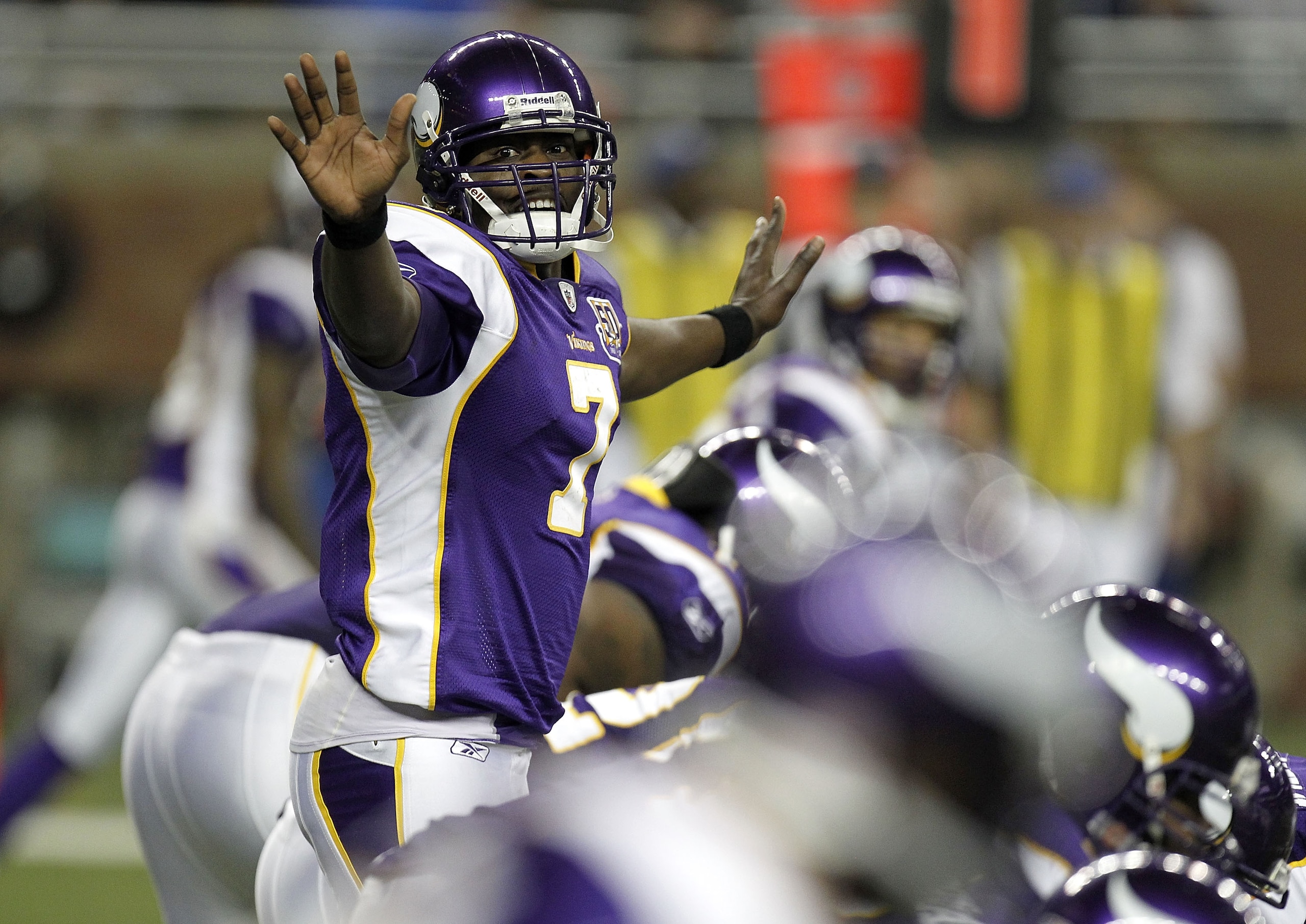 DETROIT, MI - DECEMBER 13: Tavaris Jackson #7 of the Minnesota Vikings calls signals over center while playing the New York Giants at Ford Field on December 13, 2010 in Detroit, Michigan. New York won the game 21-3. (Photo by Gregory Shamus/Getty Images DETROIT, MI - DECEMBER 13: Tavaris Jackson #7 of the Minnesota Vikings calls signals over center while playing the New York Giants at Ford Field on December 13, 2010 in Detroit, Michigan. New York won the game 21-3. (Photo by Gregory Shamus/Getty Images