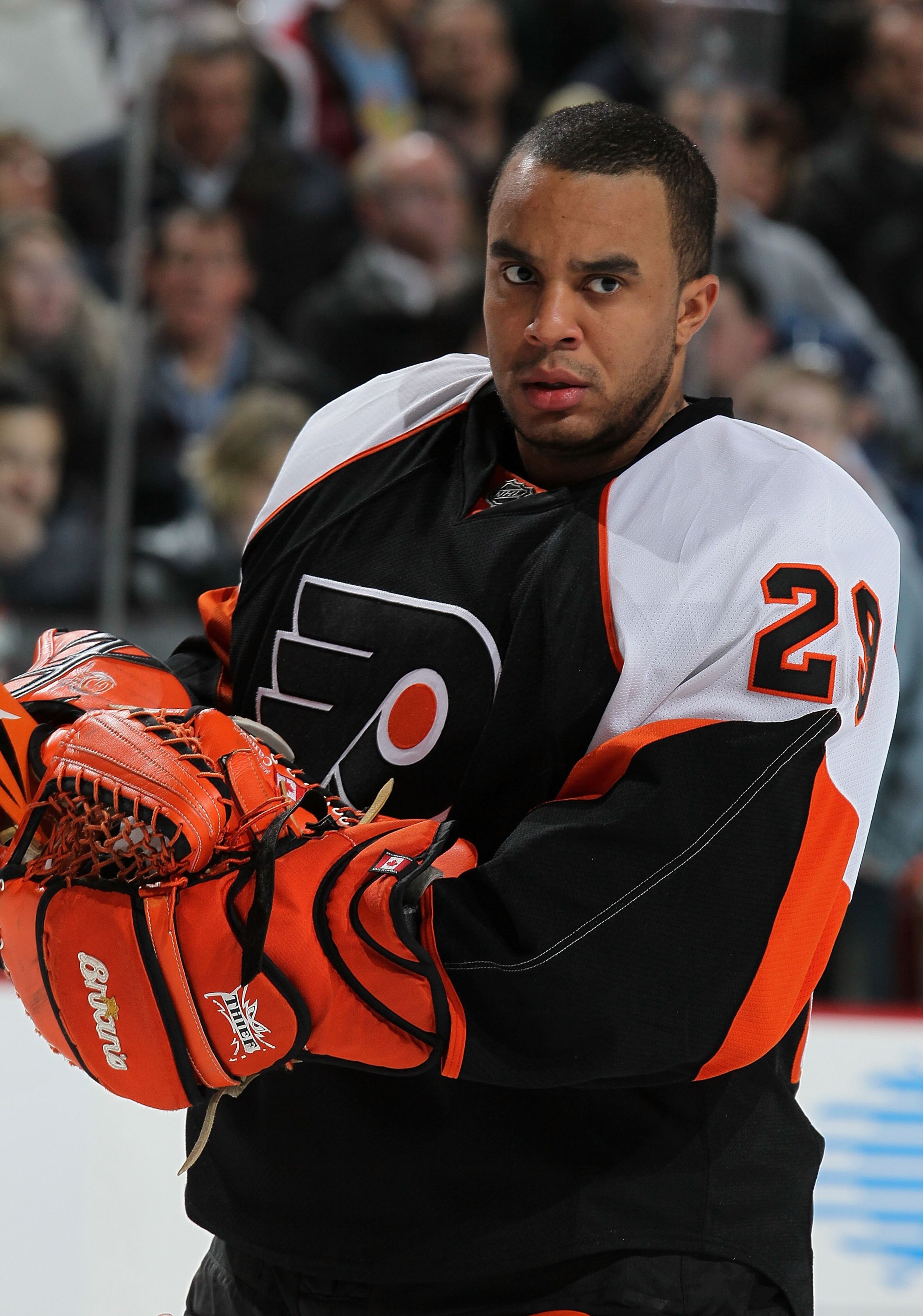 PHILADELPHIA - JANUARY 28:  Ray Emery #29 of The Philadelphia Flyerslooks on against the Atlanta Thrashers during their game on January 28, 2010 at The Wachovia Center in Philadelphia, Pennsylvania.  (Photo by Al Bello/Getty Images)