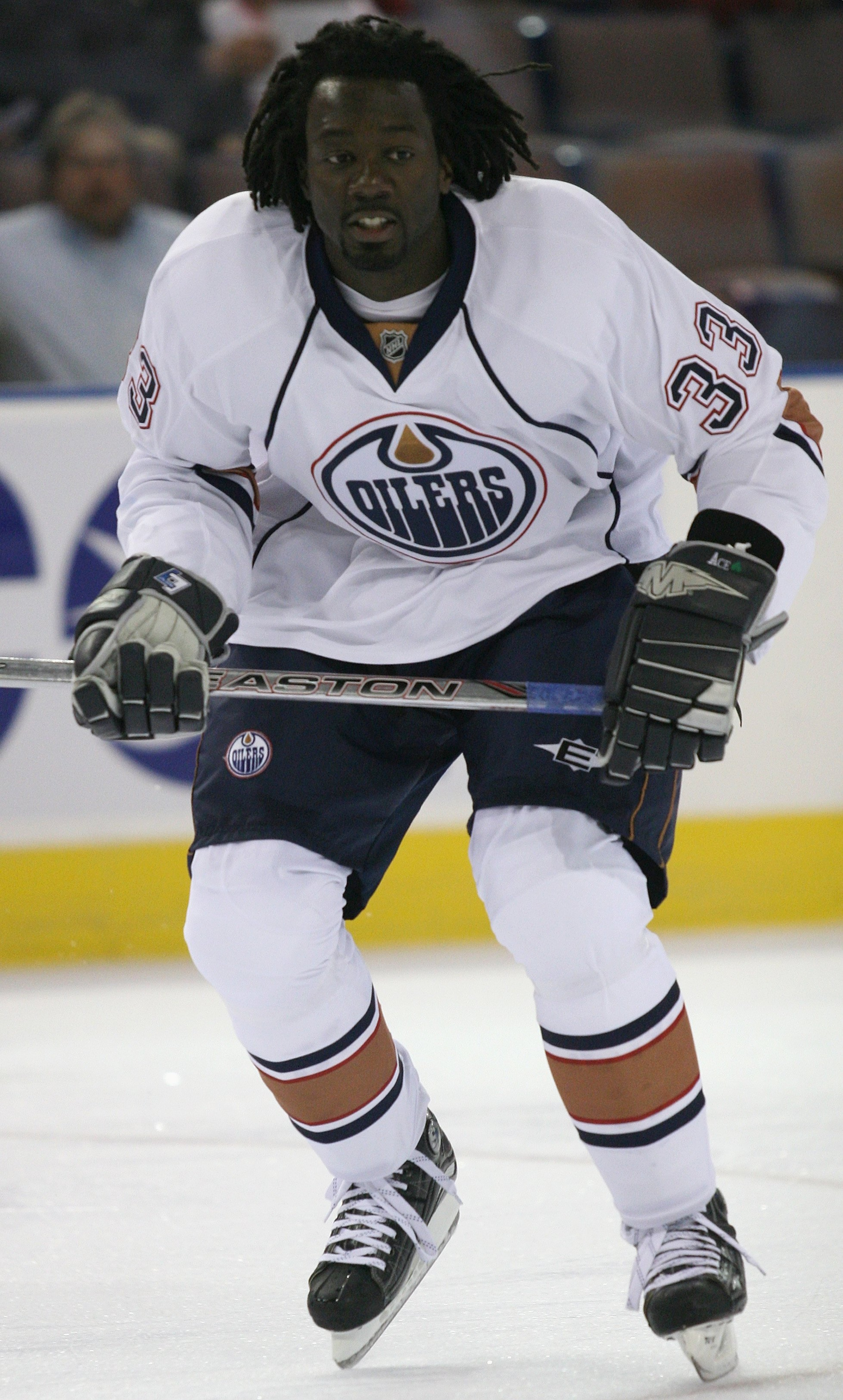 EDMONTON, AB - SEPTEMBER 18:  Anson Carter #33 of the Edmonton Oilers warms up before the game against the Toronto Maple Leafs during their preseason game on September 18, 2007 at Rexall Place in Edmonton, Alberta, Canada. (Photo by Tim Smith/Getty Images