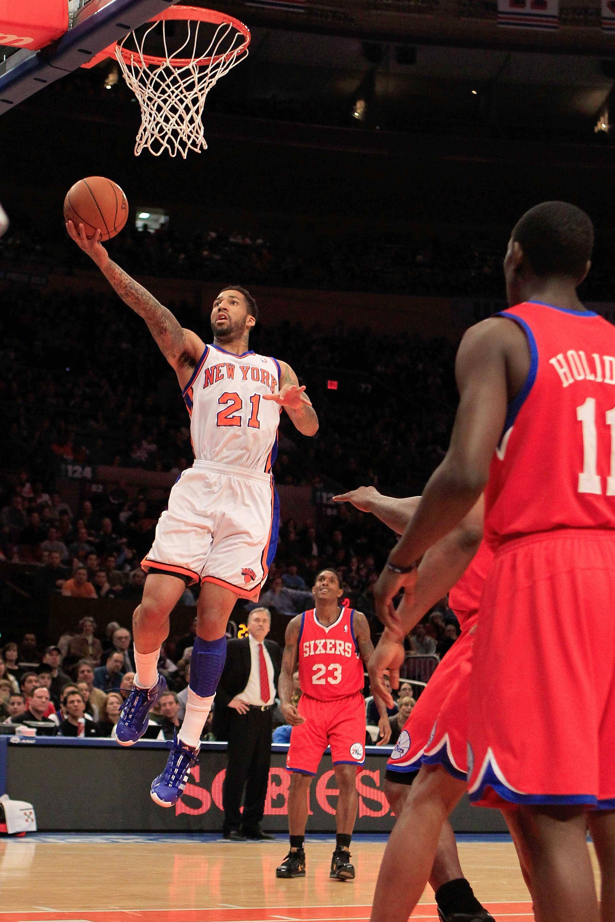 NEW YORK, NY - FEBRUARY 06: Wilson Chandler #21 of the New York Knicks lays the ball up against the Philadelphia 76ers at Madison Square Garden on February 6, 2011 in New York City. NOTE TO USER: User expressly acknowledges and agrees that, by downloading NEW YORK, NY - FEBRUARY 06: Wilson Chandler #21 of the New York Knicks lays the ball up against the Philadelphia 76ers at Madison Square Garden on February 6, 2011 in New York City. NOTE TO USER: User expressly acknowledges and agrees that, by downloading