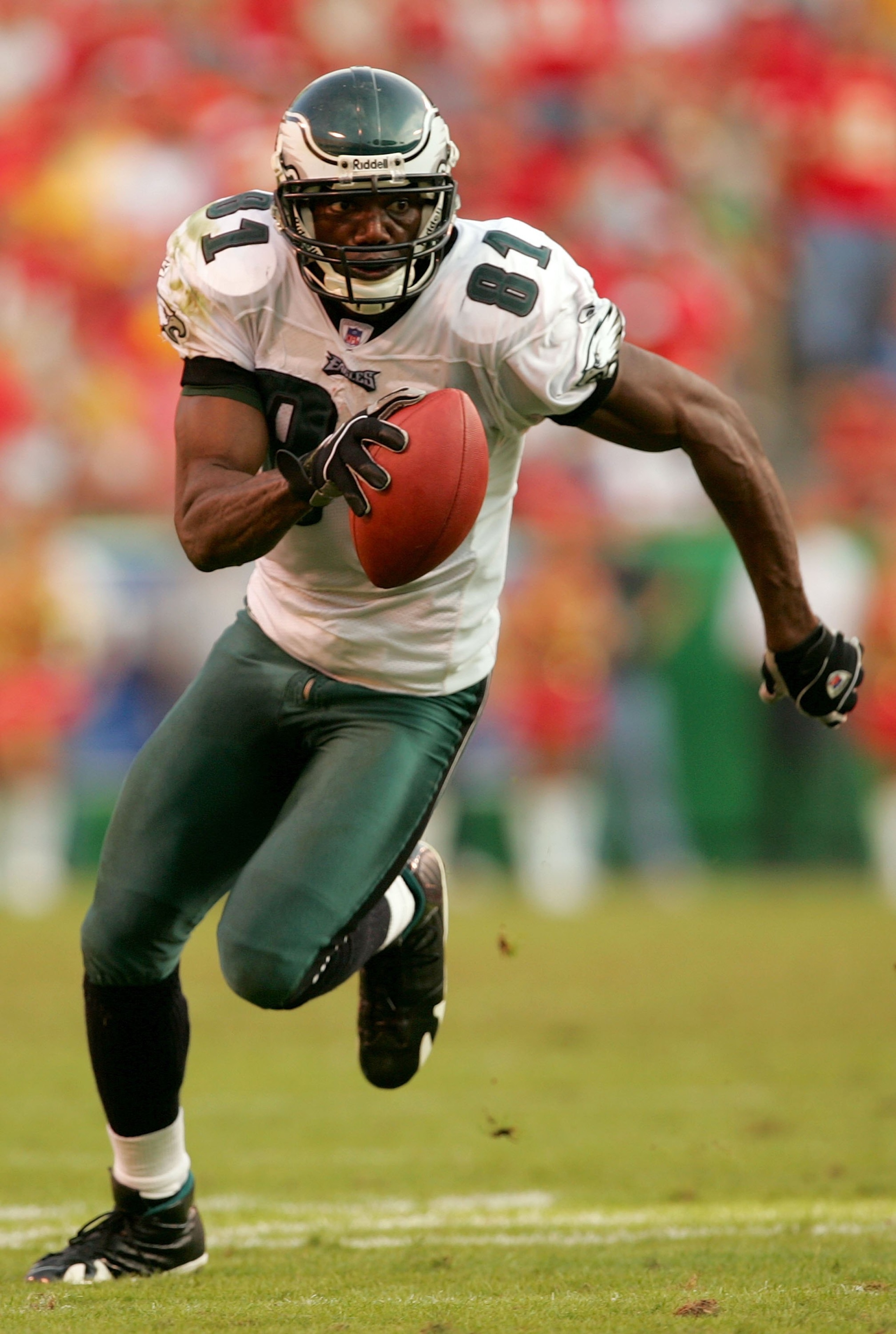 KANSAS CITY, MO - OCTOBER 02:  Terrell Owens #81 of the Philadelphia Eagles carries the ball upfield after making a reception during the second half of the game against the Kansas City Chiefs on October 2, 2005 at Arrowhead Stadium in Kansas City, Missour