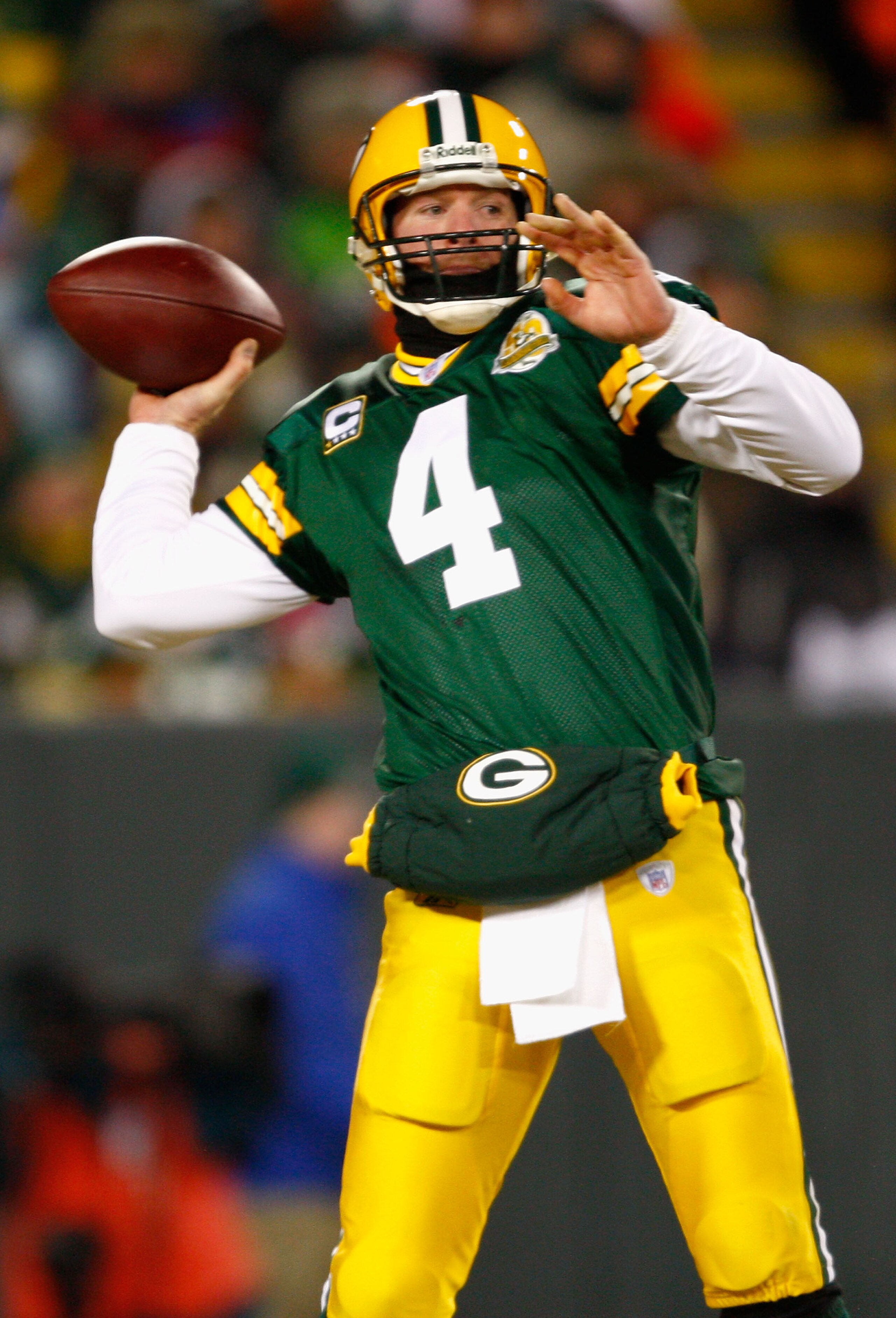 GREEN BAY, WI - JANUARY 20:  Quarterback Brett Favre #4 of the Green Bay Packers throws a 90 yard touchdown reception against the New York Giants during the NFC championship game on January 20, 2008 at Lambeau Field in Green Bay, Wisconsin.  (Photo by Jam