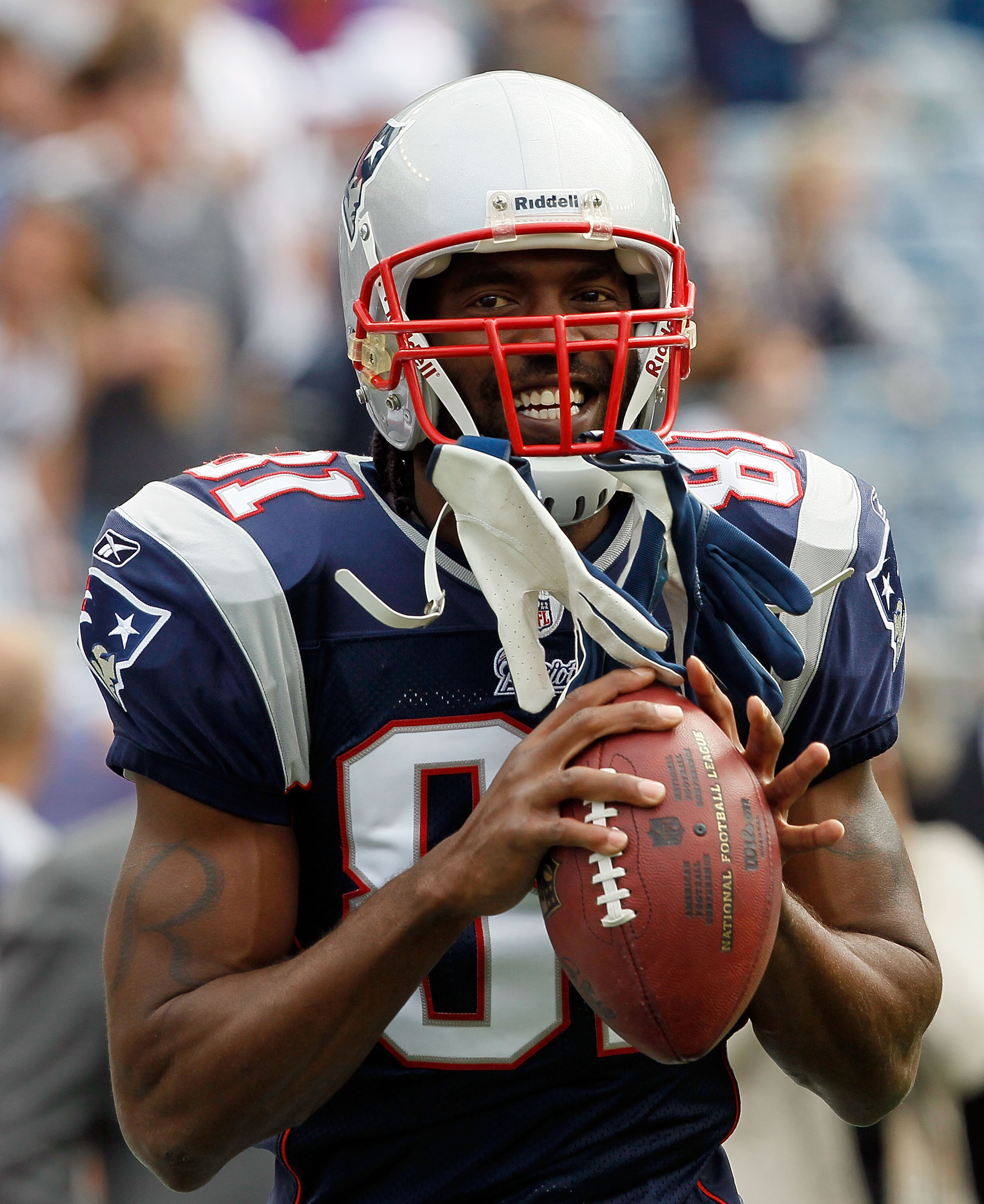 FOXBORO, MA - SEPTEMBER 26:  Randy Moss #81 of the New England Patriots participates in pregame drills before a game against the Buffalo Bills at Gillette Stadium on September 26, 2010 in Foxboro, Massachusetts. (Photo by Jim Rogash/Getty Images)