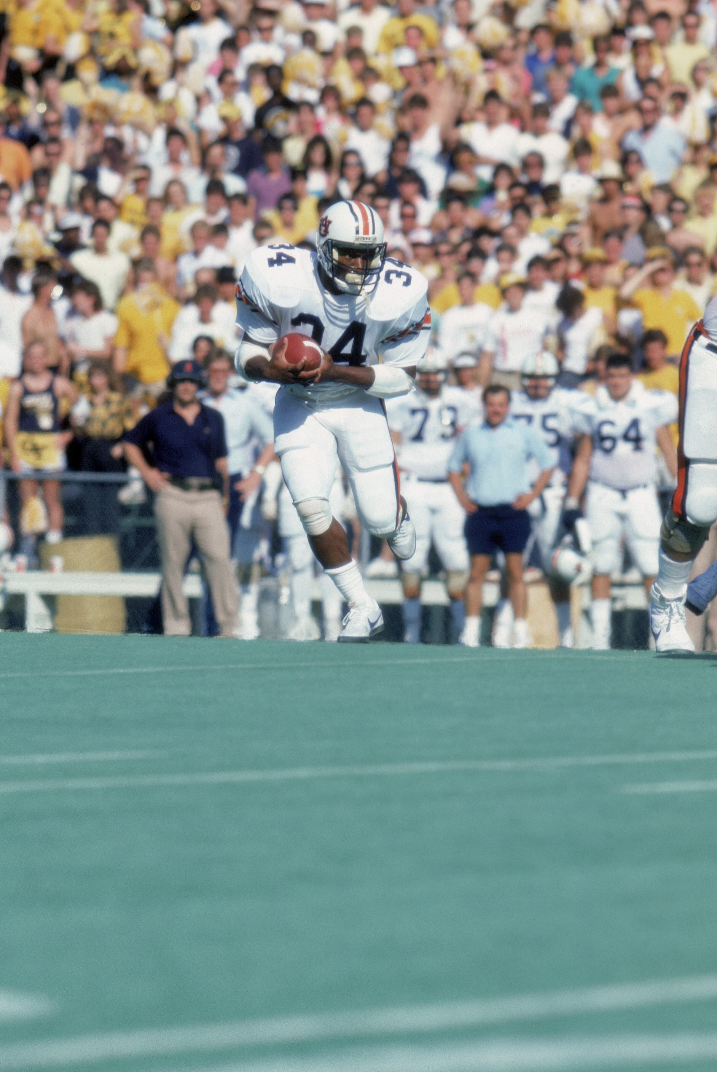 1985:  Bo Jackson #34 of Auburn University carries the ball during a game in the 1985 season. ( Photo by: Scott Cunningham/Getty Images)