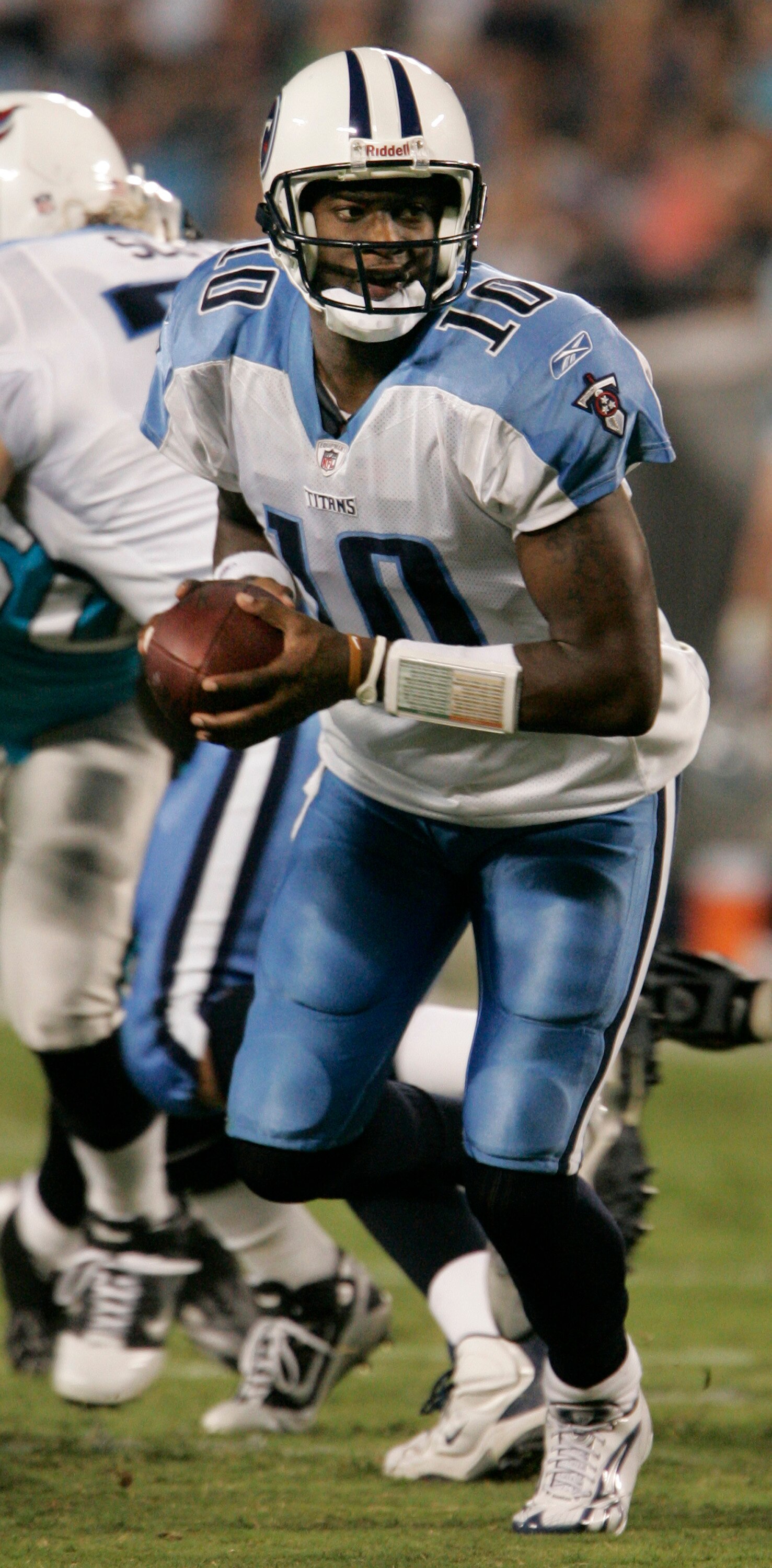 CHARLOTTE, NC -AUGUST 28:  Quarterback Vince Young #10 of the Tennessee Titans looks for his running back during their preseason game against the Carolina Panthers at Bank of America Stadium on August 28, 2010 in Charlotte, North Carolina. (Photo by Mary