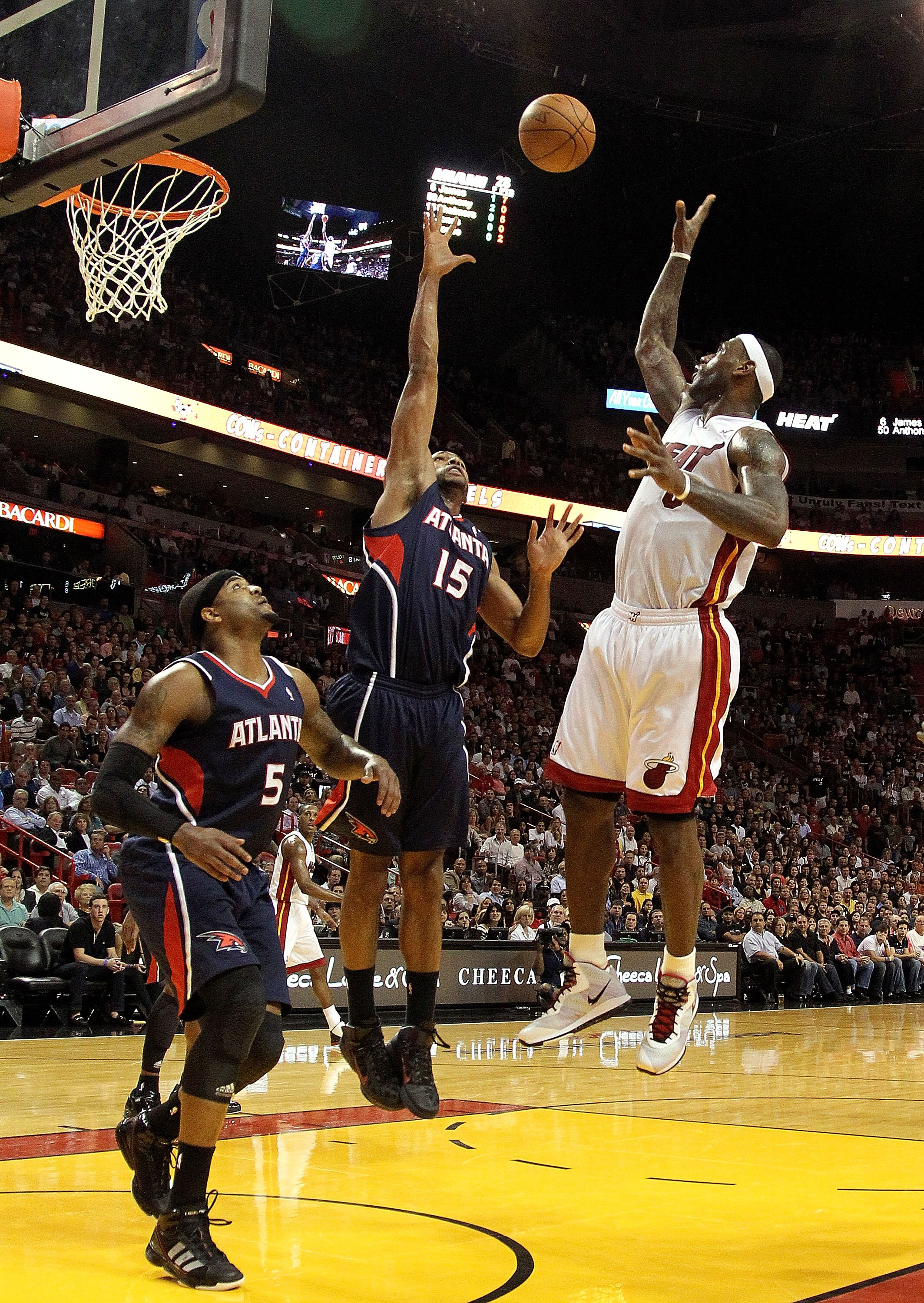 MIAMI, FL - JANUARY 18:  LeBron James #6 of the Miami Heat shoots over Al Horford #15 of the Atlanta Hawks during a game at American Airlines Arena on January 18, 2011 in Miami, Florida. NOTE TO USER: User expressly acknowledges and agrees that, by downlo