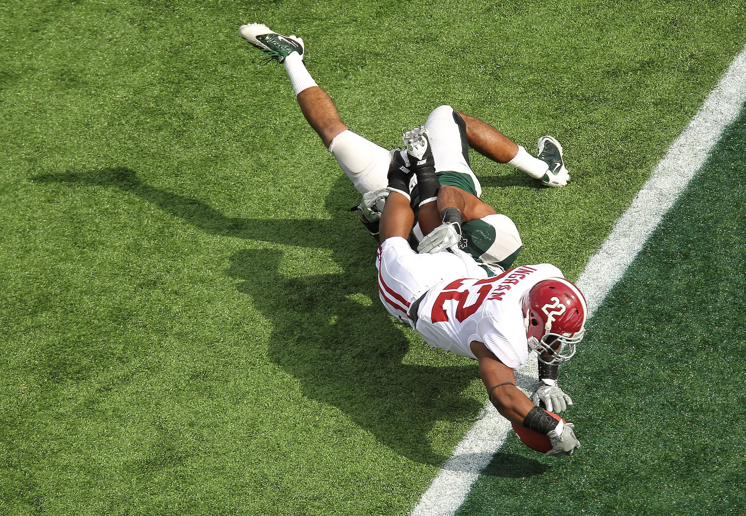 ORLANDO, FL - JANUARY 01:  Mark Ingram #22 of the Alabama Crimson Tide scores a touchdown during the Capitol One Bowl against the Michigan State Spartans at the Florida Citrus Bowl on January 1, 2011 in Orlando, Florida.  (Photo by Mike Ehrmann/Getty Imag
