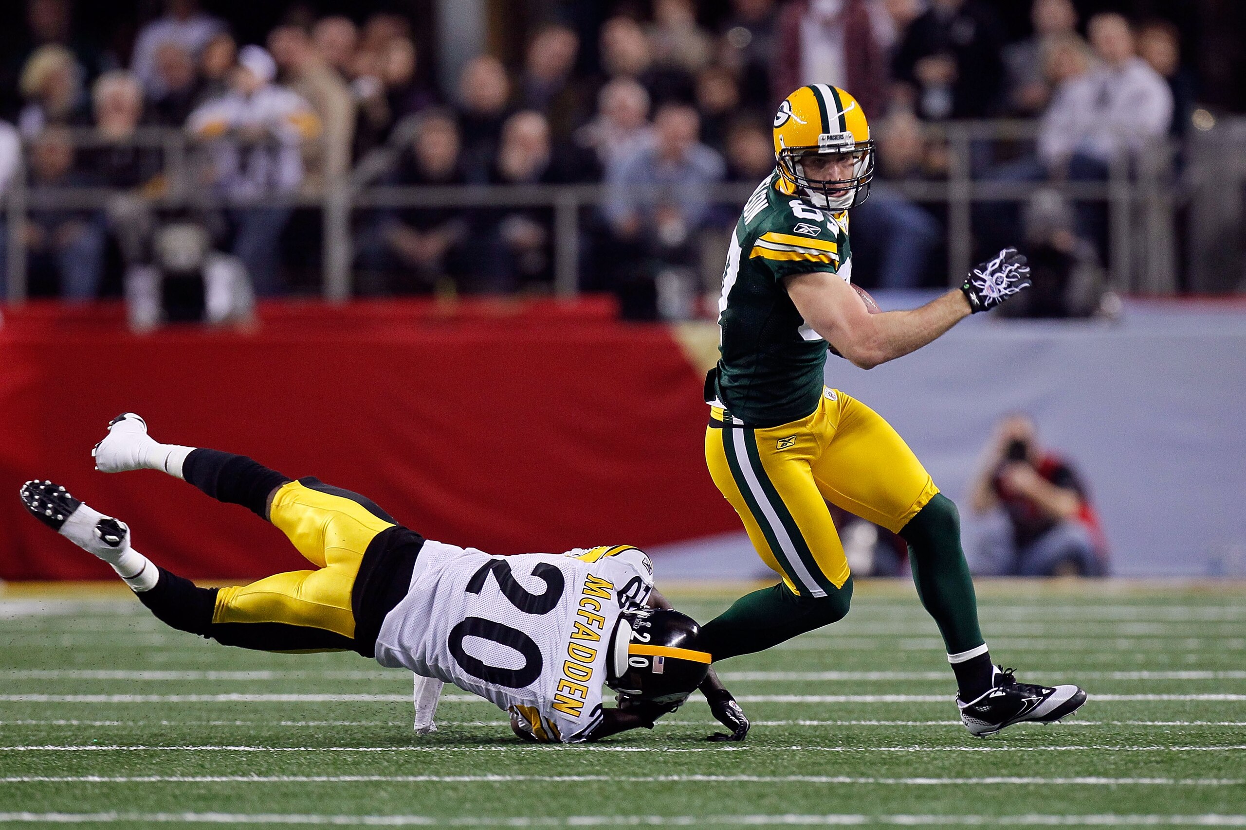 ARLINGTON, TX - FEBRUARY 06: Jordy Nelson #87 of the Green Bay Packers avoids being tackled by Bryant McFadden #20 of the Pittsburgh Steelers during Super Bowl XLV at Cowboys Stadium on February 6, 2011 in Arlington, Texas.  (Photo by Kevin C. Cox/Getty I