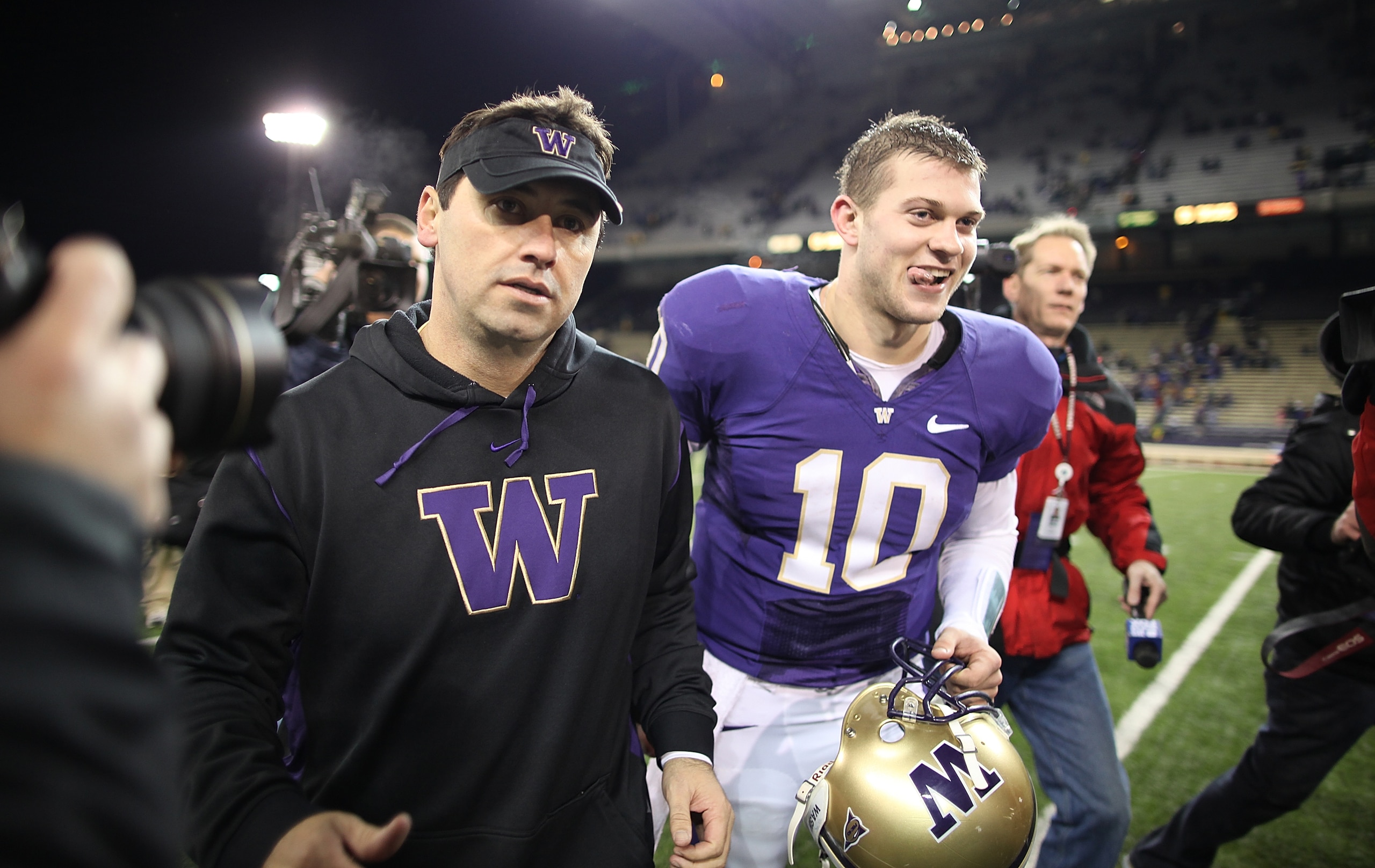 SEATTLE - DECEMBER 05: Head coach Steve Sarkisian and quarterback Jake Locker #10 of the Washington Huskies leave the field after defeating the California Bears 42-10 on December 5, 2009 at Husky Stadium in Seattle, Washington. (Photo by Otto Greule Jr/G SEATTLE - DECEMBER 05: Head coach Steve Sarkisian and quarterback Jake Locker #10 of the Washington Huskies leave the field after defeating the California Bears 42-10 on December 5, 2009 at Husky Stadium in Seattle, Washington. (Photo by Otto Greule Jr/G