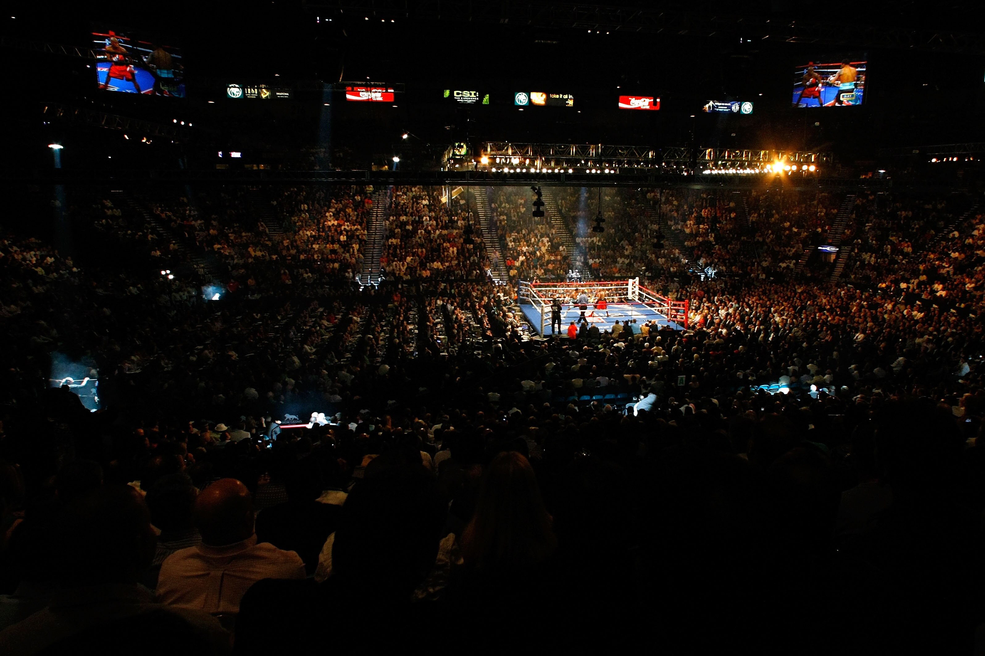 LAS VEGAS - MAY 01:  A general view of (R-L) Floyd Mayweather Jr. and Shane Mosley in the ring during the welterweight fight at the MGM Grand Garden Arena on May 1, 2010 in Las Vegas, Nevada.  (Photo by Ethan Miller/Getty Images)