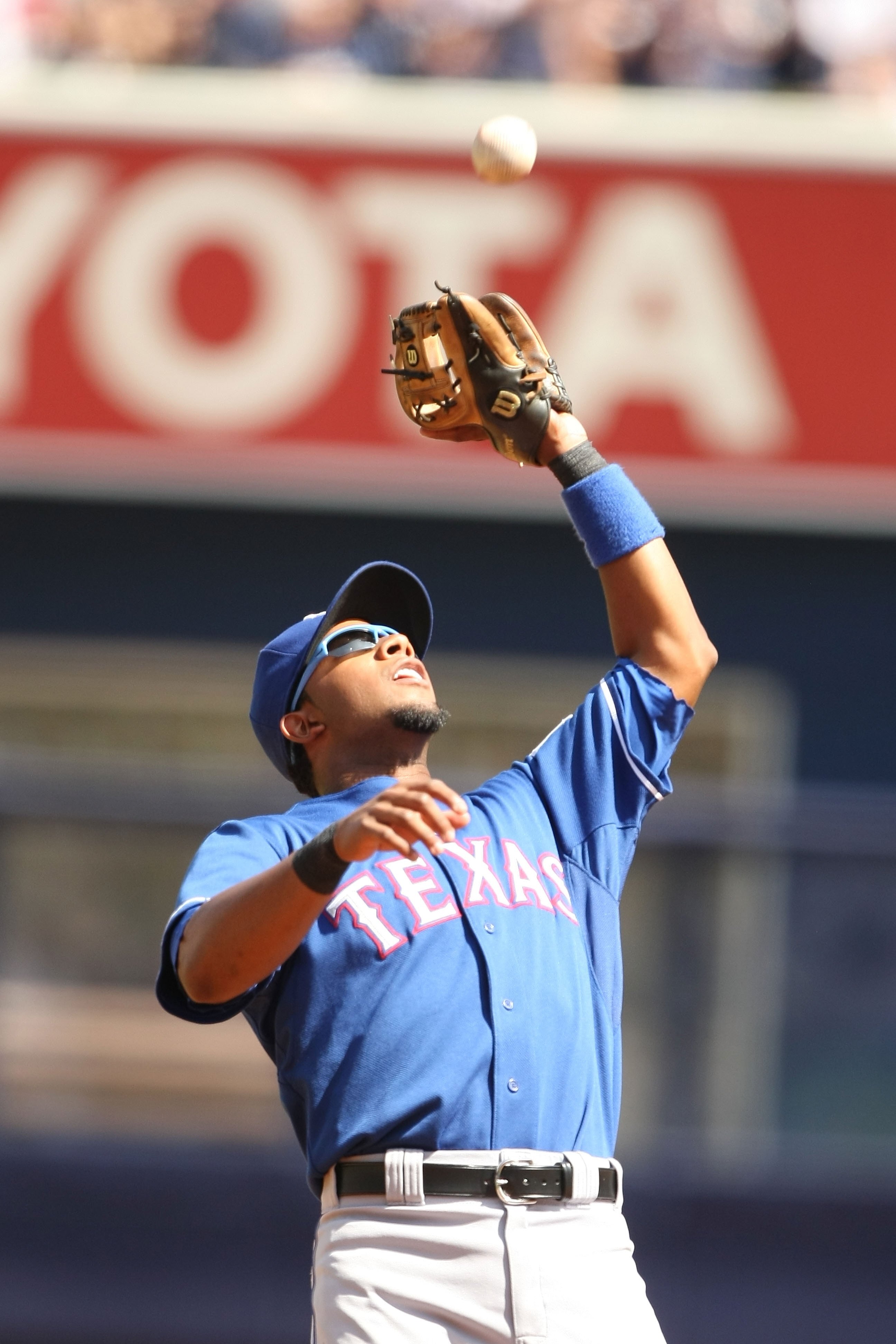 NEW YORK - AUGUST 27:  Elvis Andrus #1 of The Texas Rangers in action against The New York Yankees during their game on August 27th, 2009 at Yankee Stadium in the Bronx Borough of New York.  (Photo by Al Bello/Getty Images)