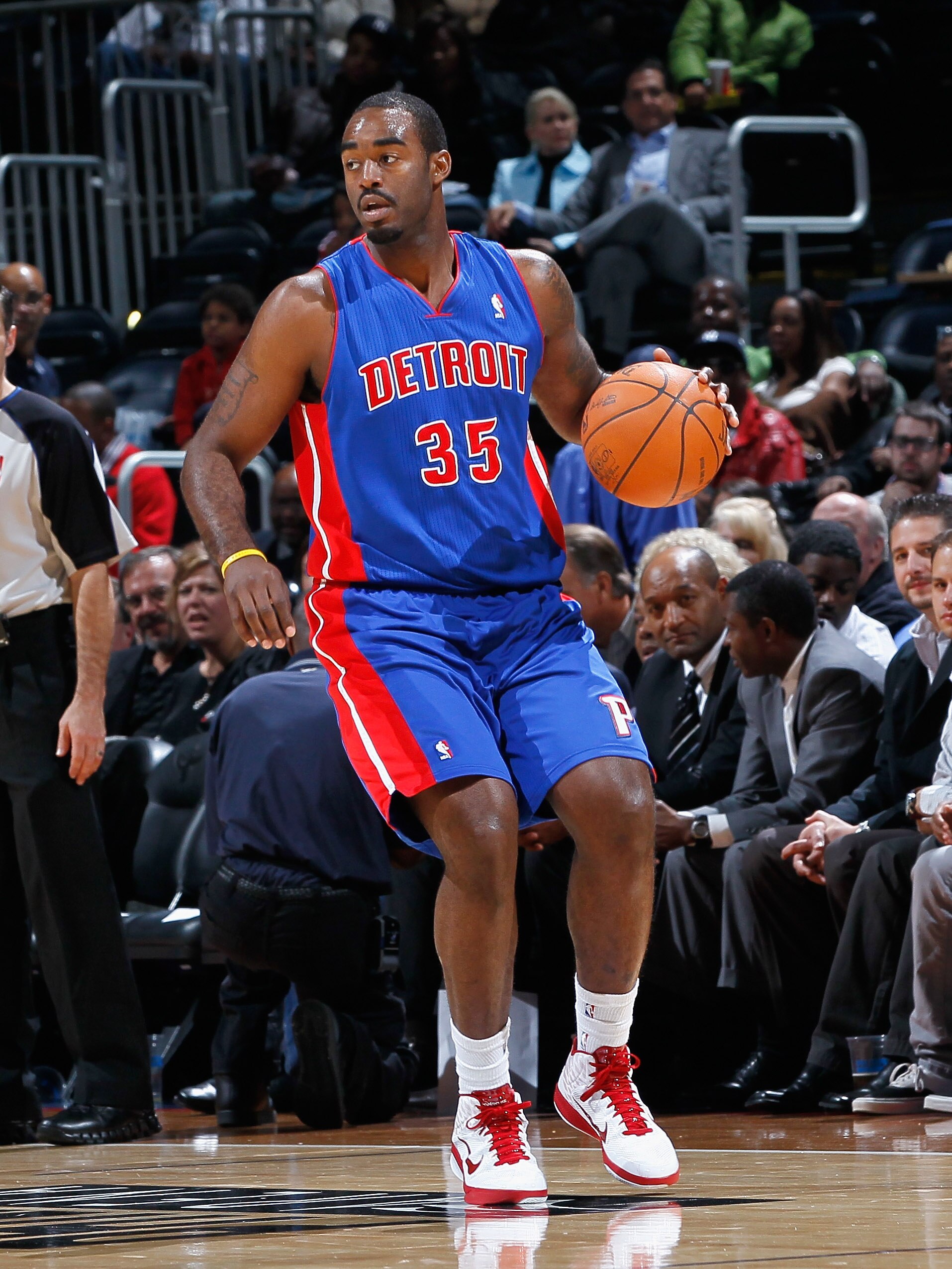 ATLANTA - NOVEMBER 03:  DaJuan Summers #35 of the Detroit Pistons against the Atlanta Hawks at Philips Arena on November 3, 2010 in Atlanta, Georgia.  NOTE TO USER: User expressly acknowledges and agrees that, by downloading and/or using this Photograph,