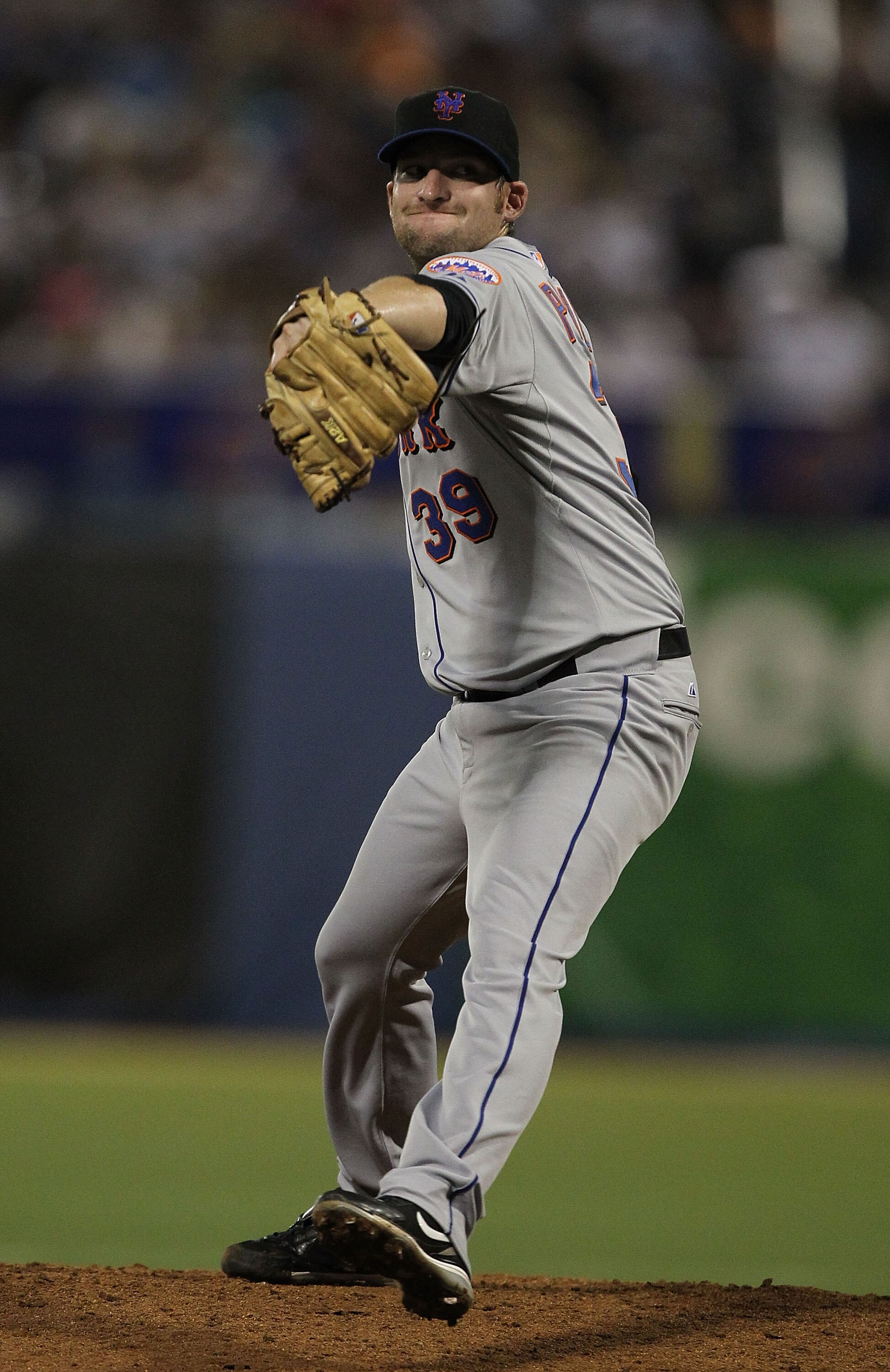 SAN JUAN, PUERTO RICO - JUNE 29:  Bobby Parnell #39 of the New York Mets in action against the Florida Marlins during their game at Hiram Bithorn Stadium on June 29, 2010 in San Juan, Puerto Rico.  (Photo by Al Bello/Getty Images)