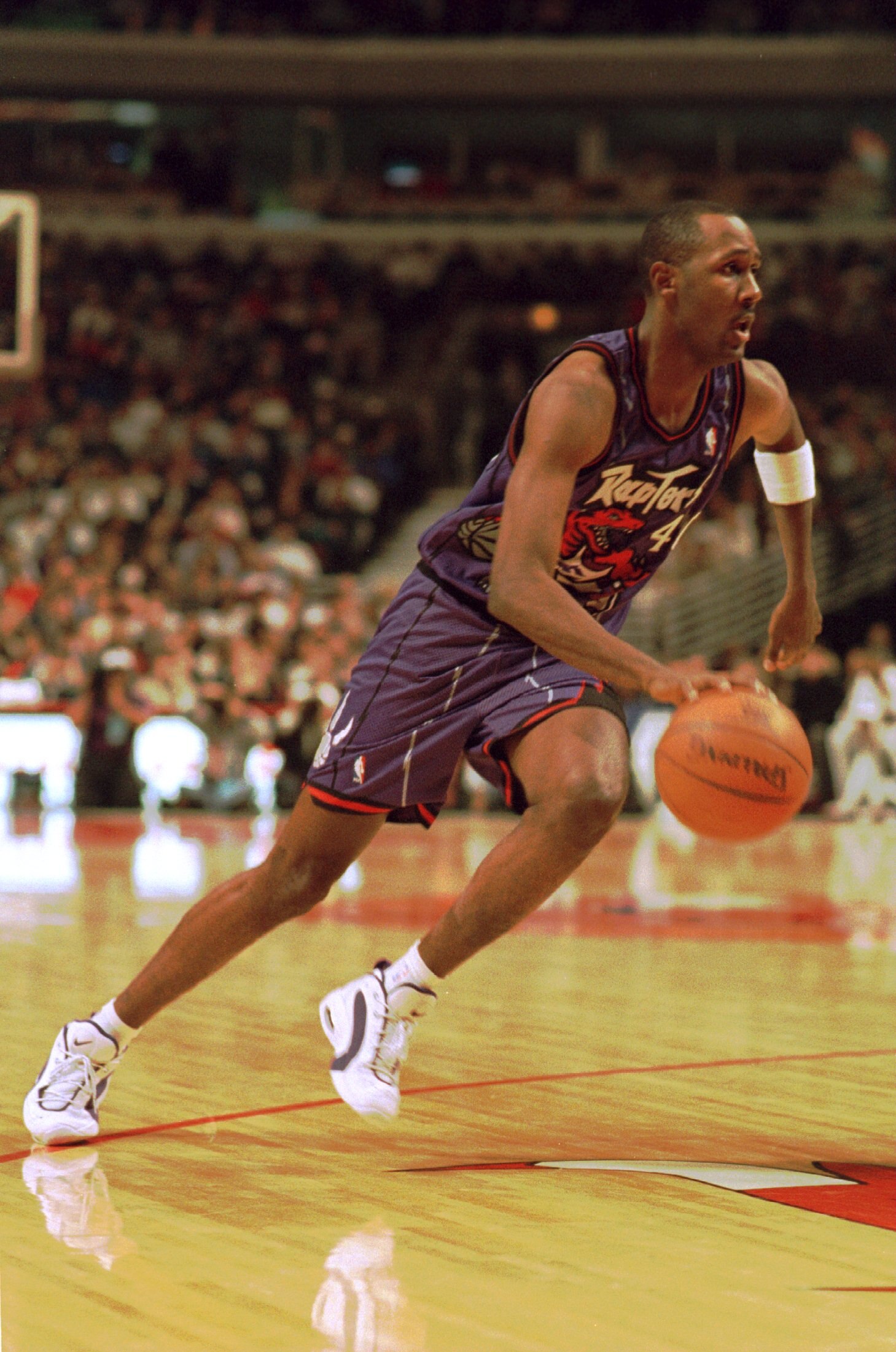 Special to the New York Times:  File Picture:  7 Nov 1995:  Willie Anderson #40 of the Toronto Raptors dribbles the ball down court during their 108-117 defeat by the Chicago Bulls at the United Centre in Chicago, Illinois. Mandatory Credit: Jonathan Dani